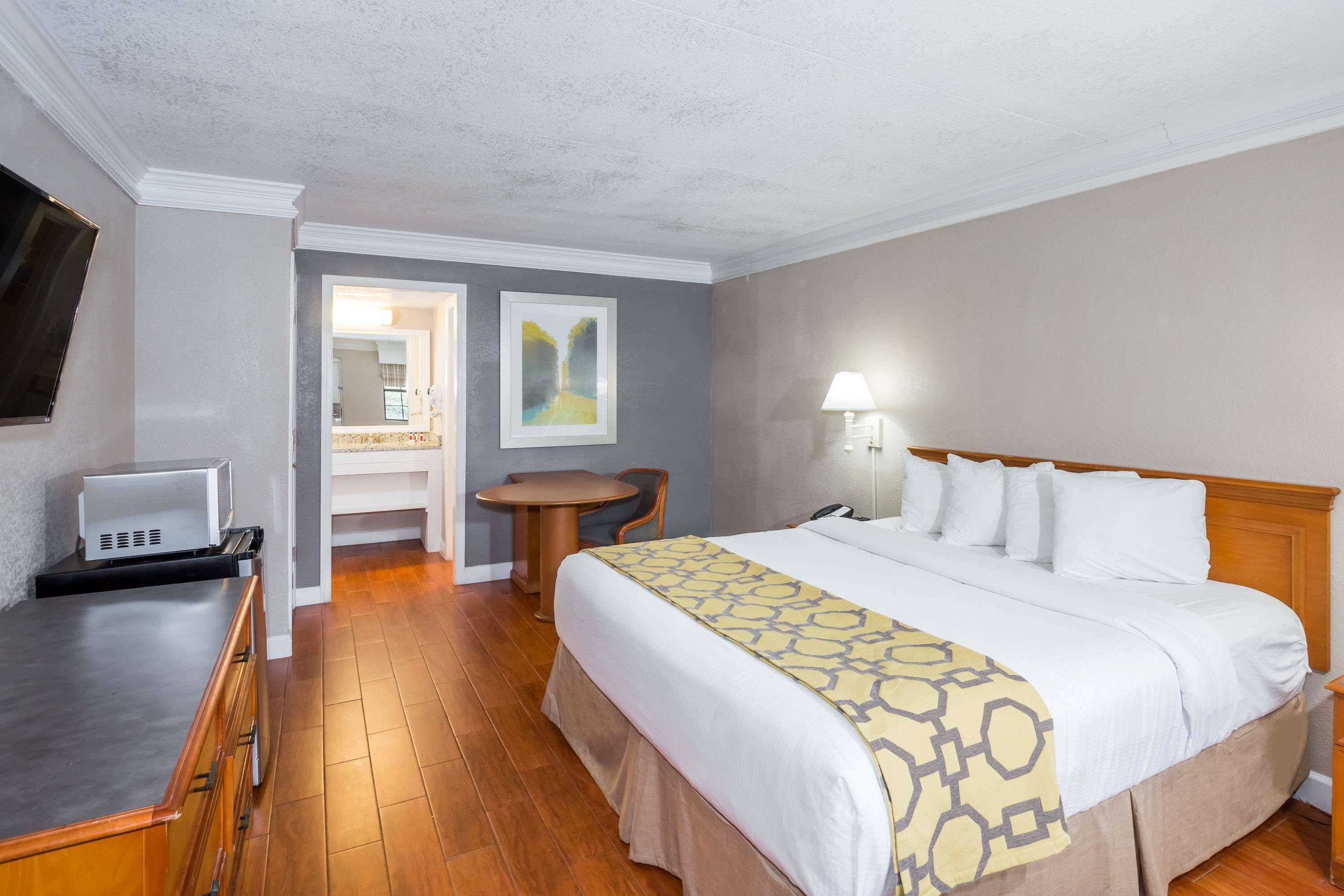 Double King Bed Non Smoking