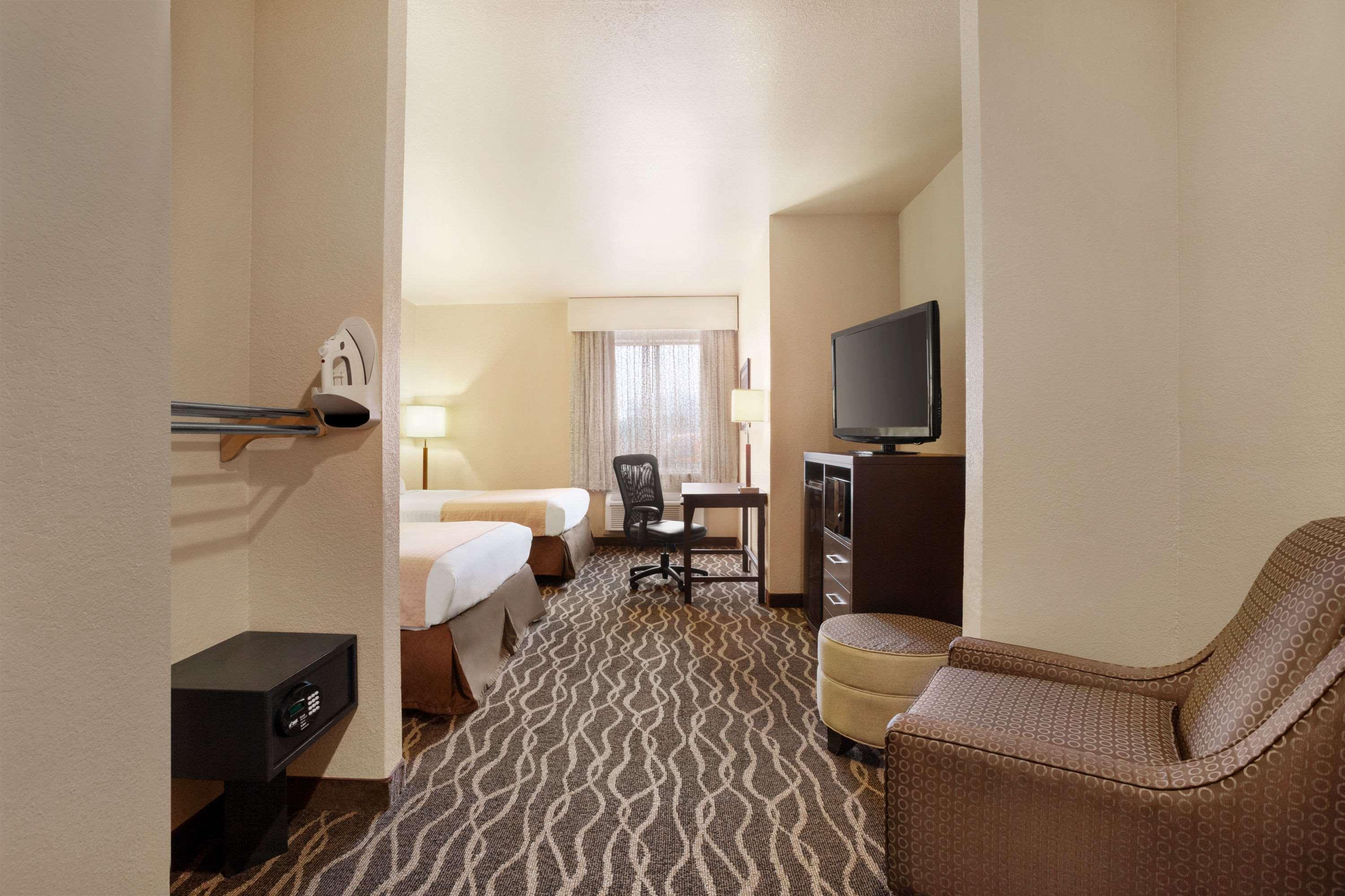 Quadruple Two Queen Beds