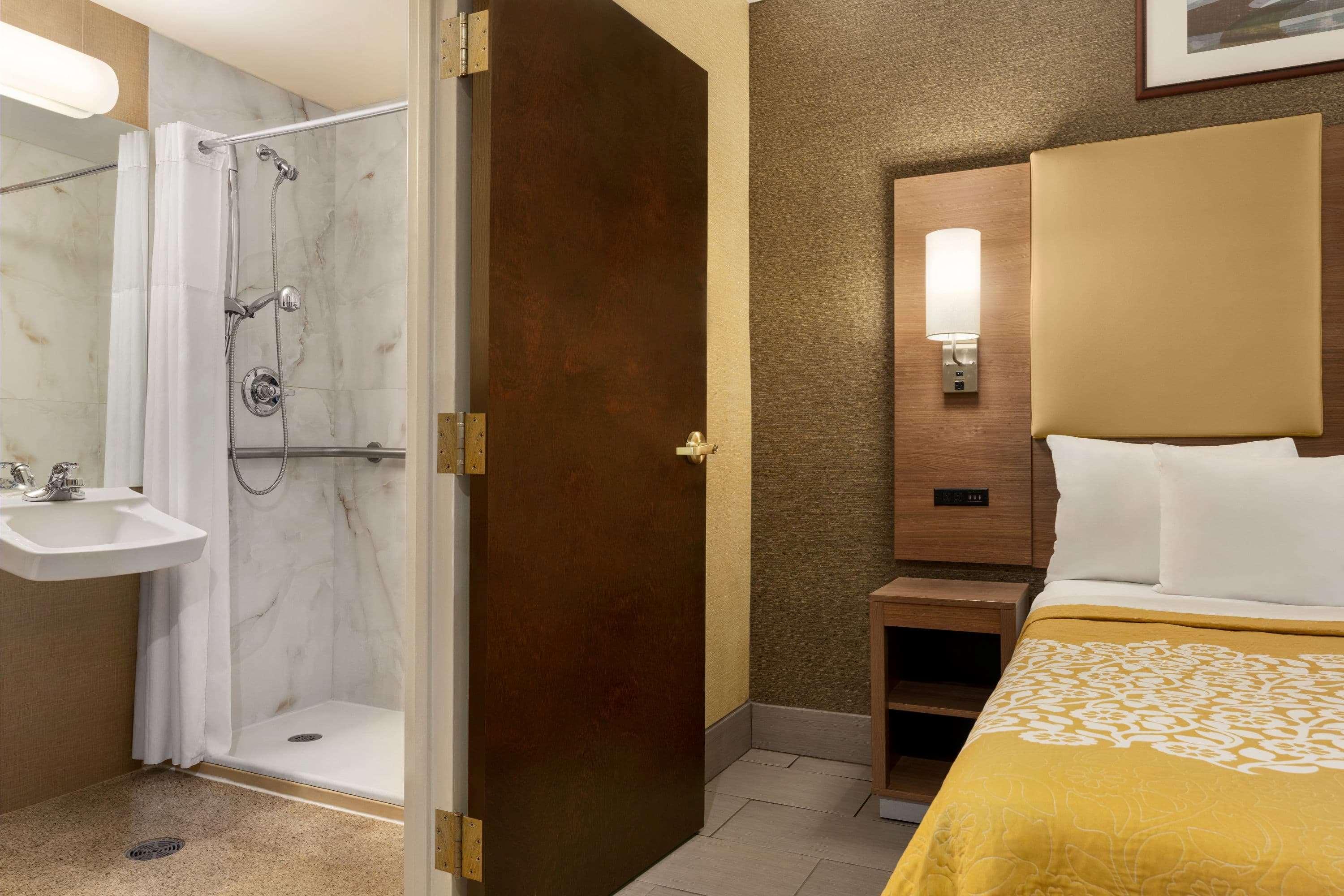 Double Queen Bed Non Smoking