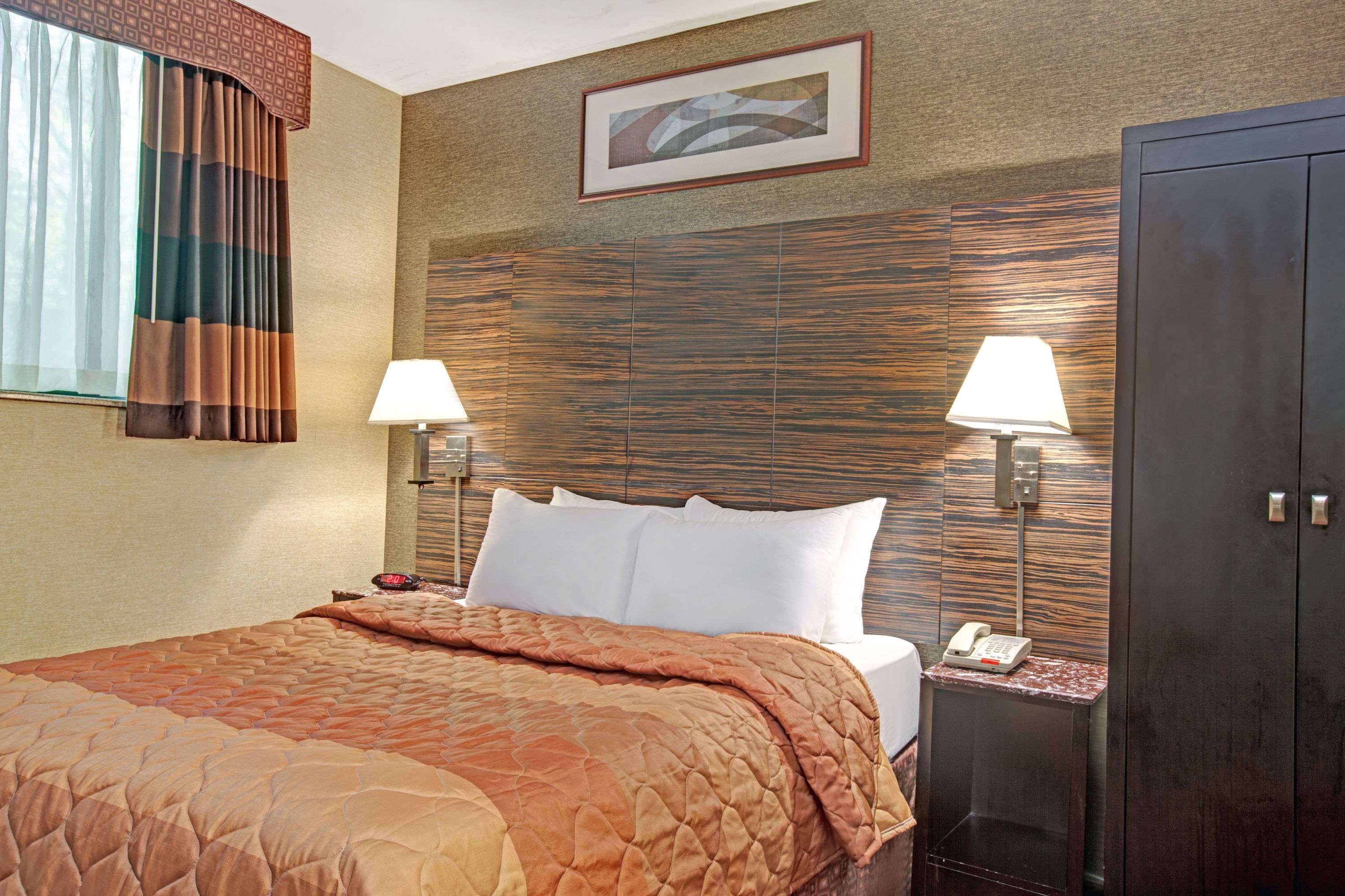 Double Queen Bed Non Smoking