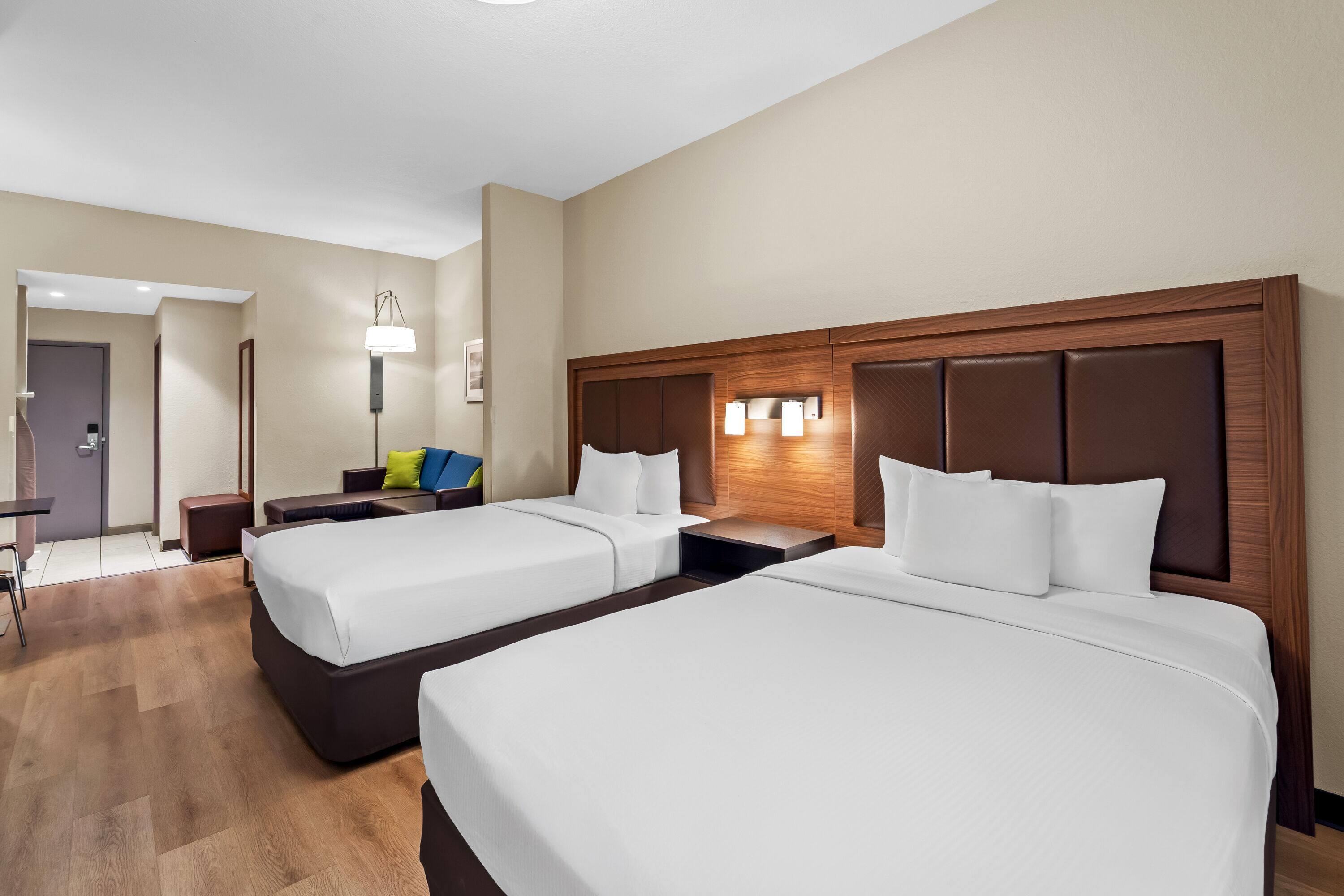 Quadruple Two Queen Beds Non Smoking