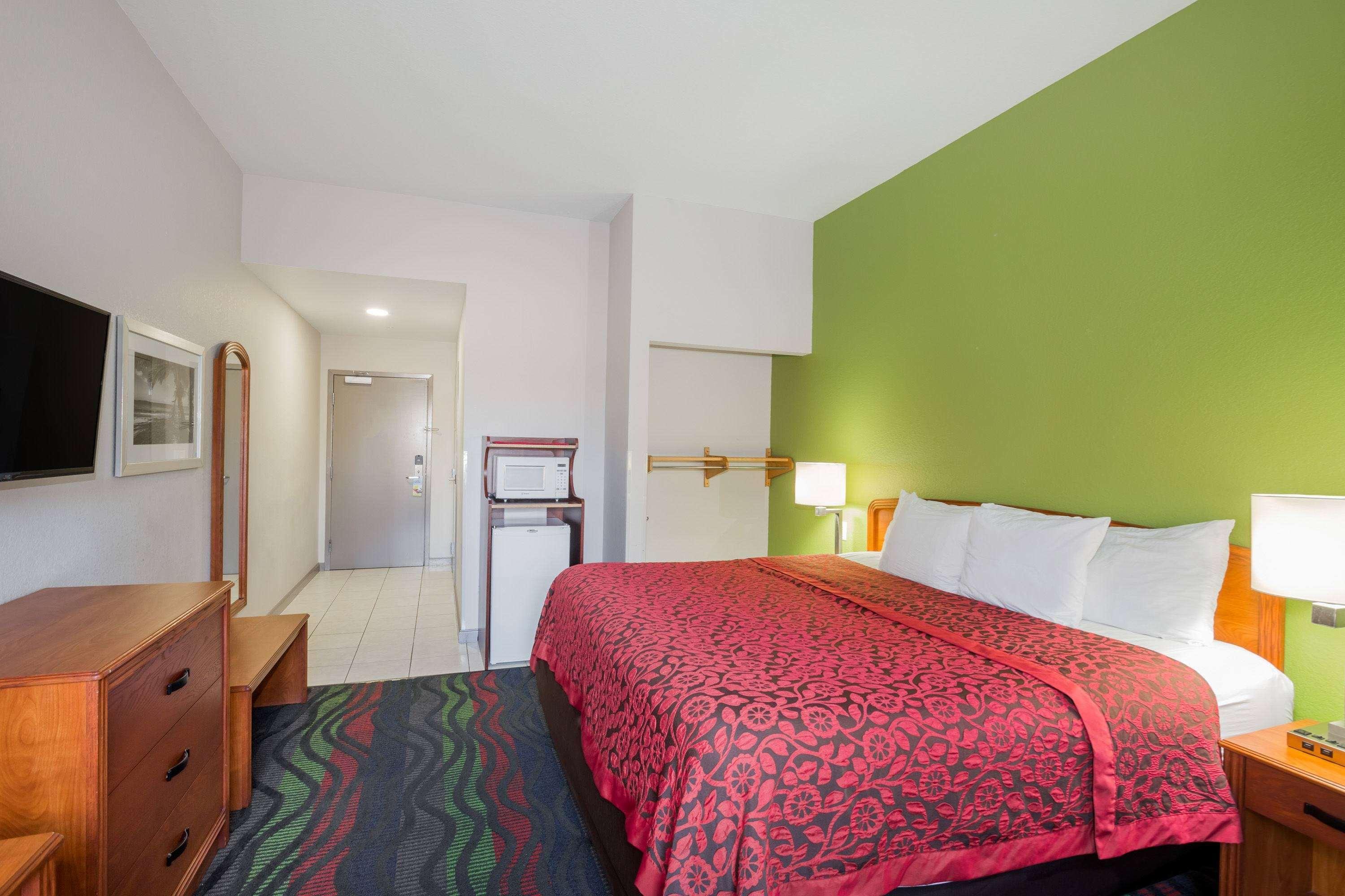 Double King Bed Non Smoking