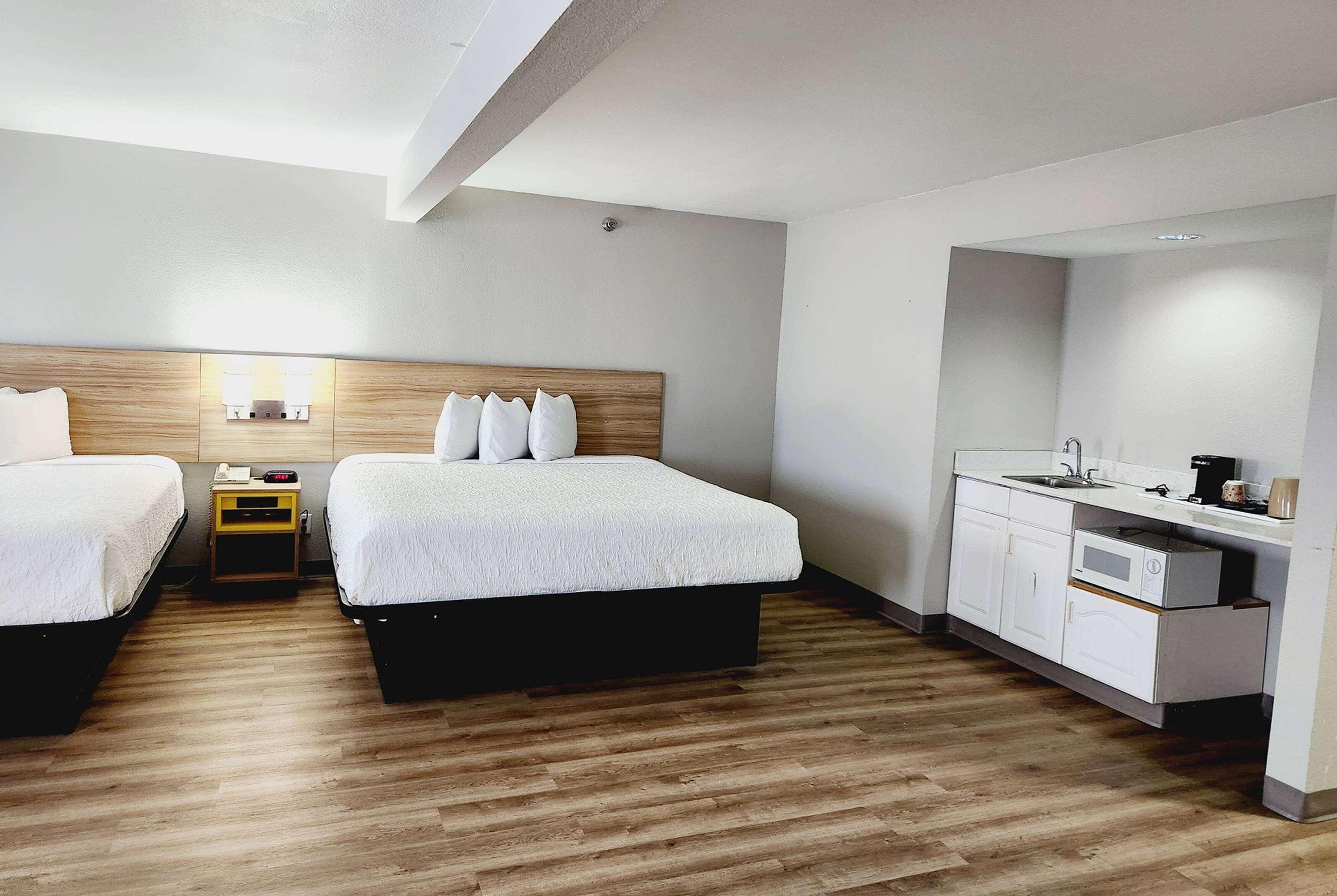 Quadruple Two King Beds