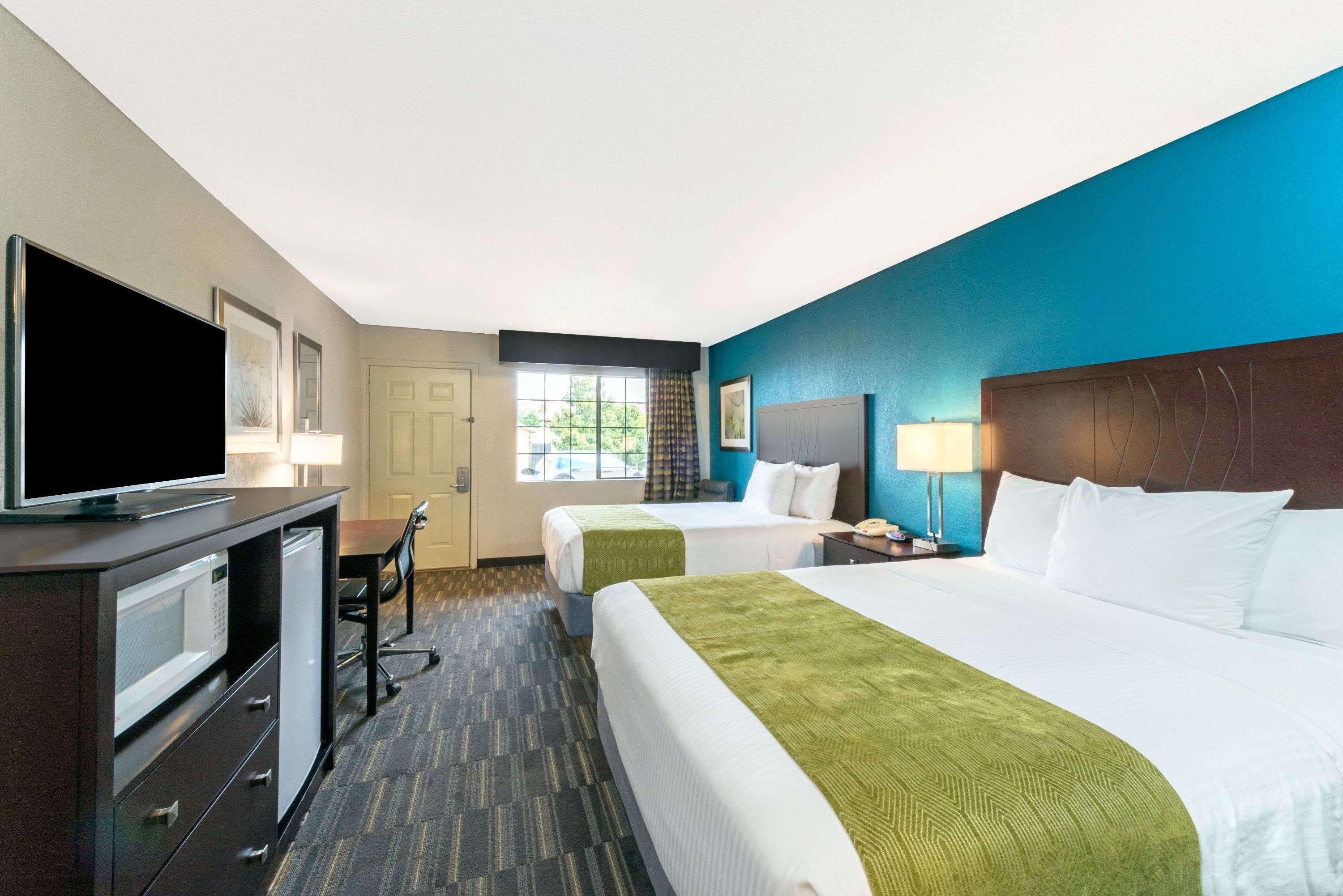 Quadruple Two Queen Beds