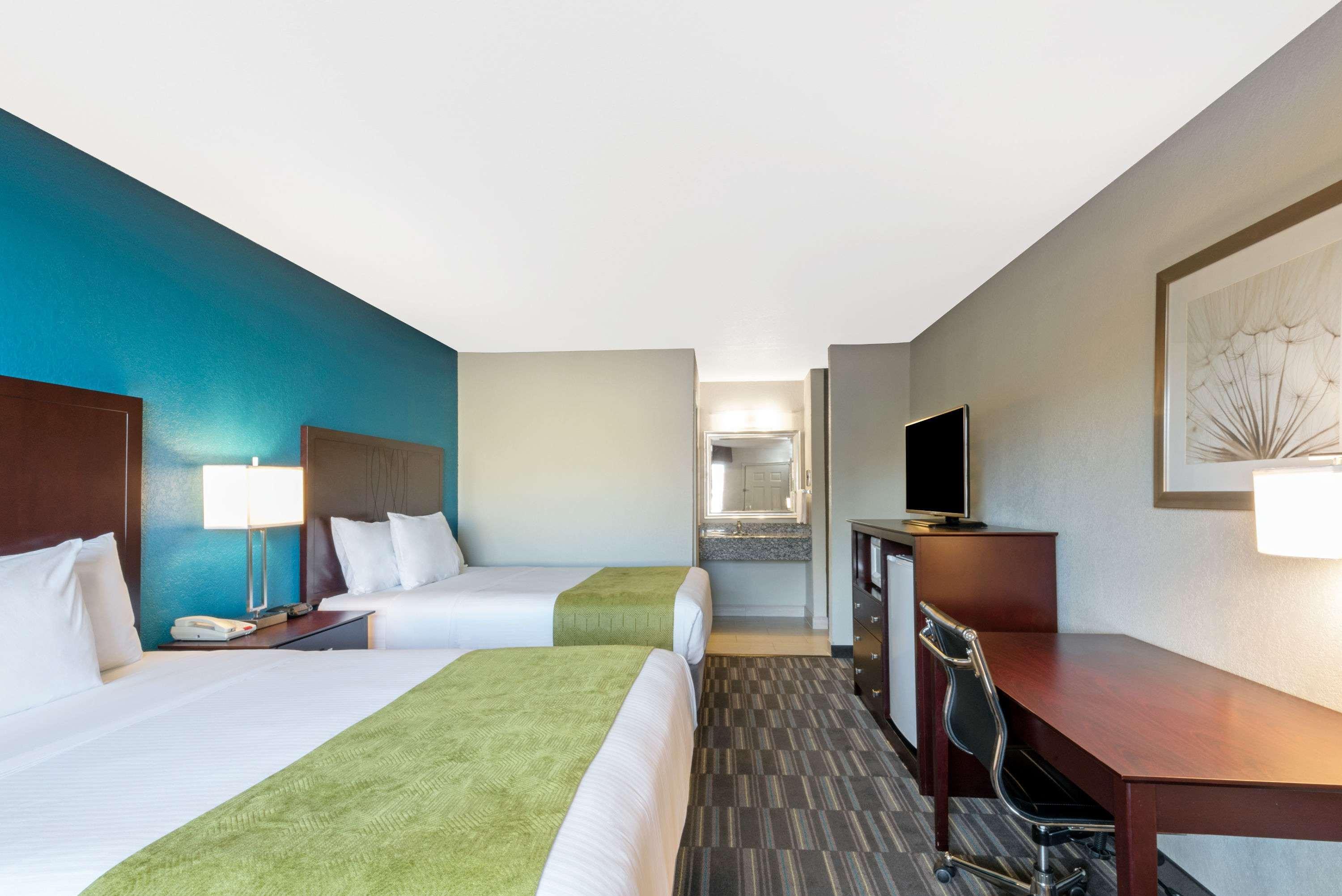 Quadruple Two Queen Beds