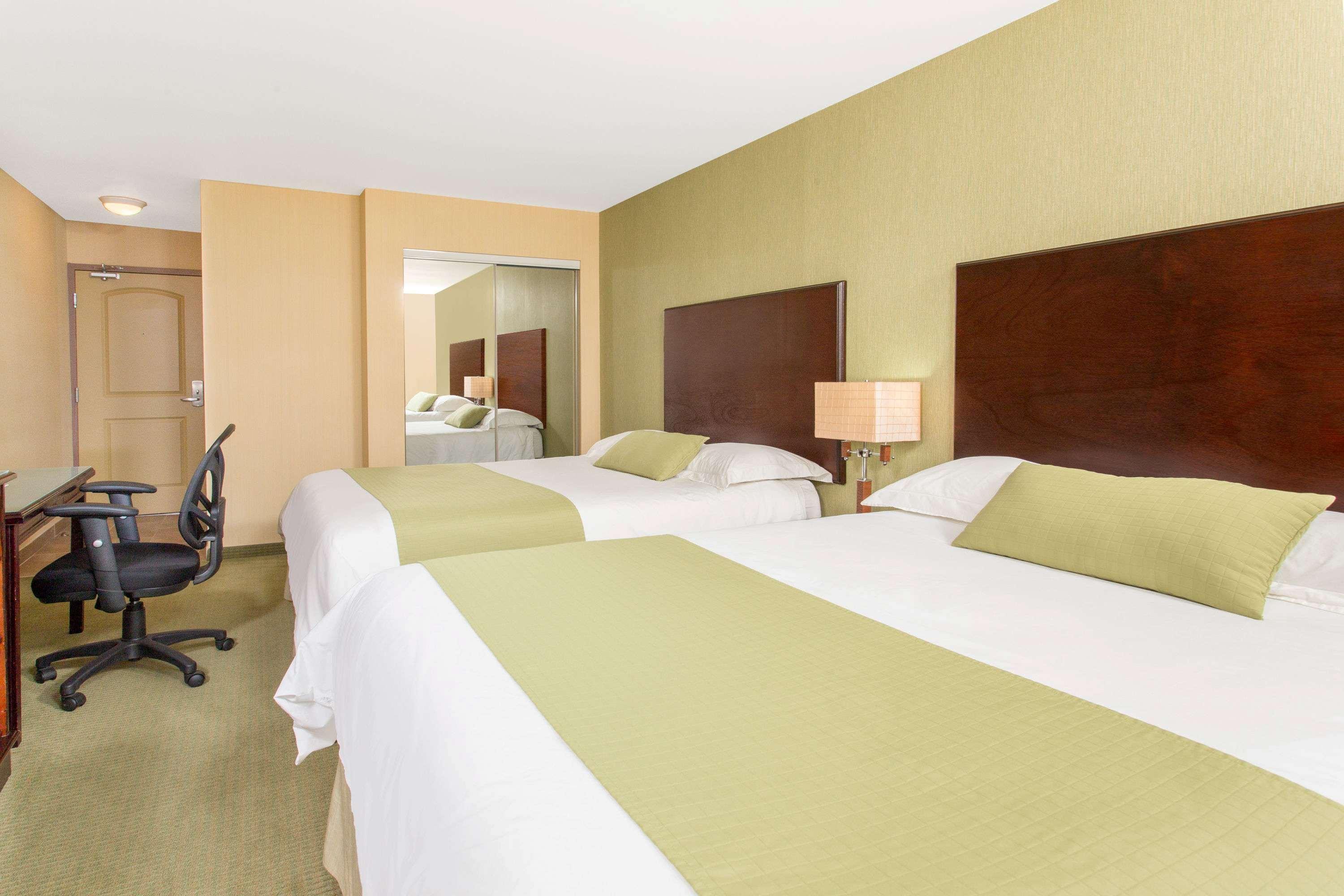 Quadruple Two Queen Beds