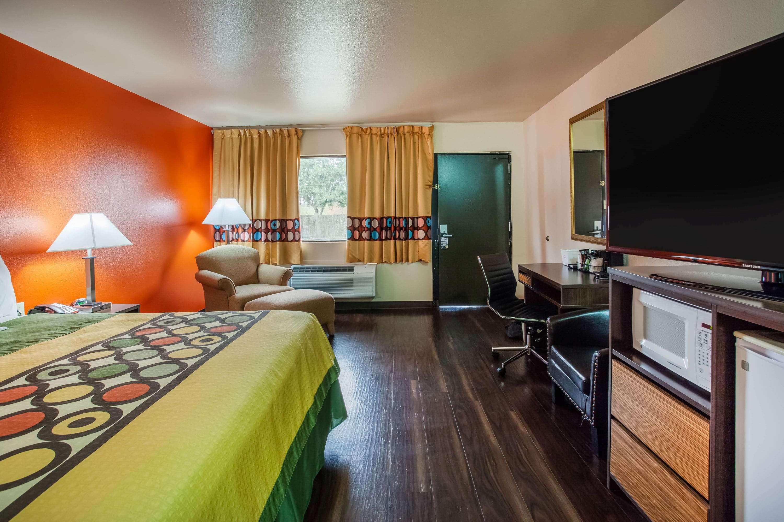 Suite Deluxe King Bed