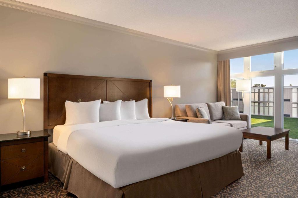 Double Queen Size Bed