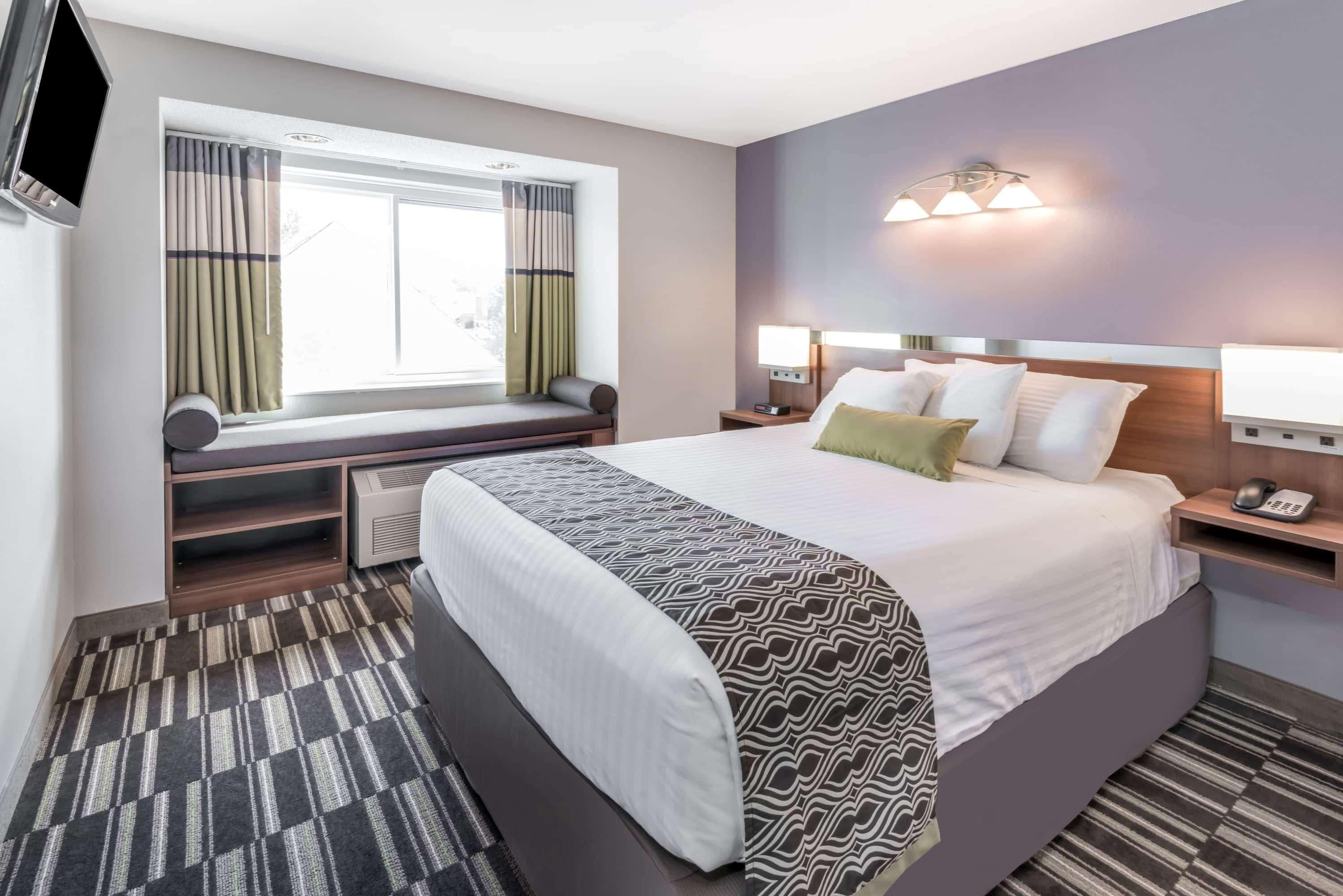 Suite Queen Size Bed