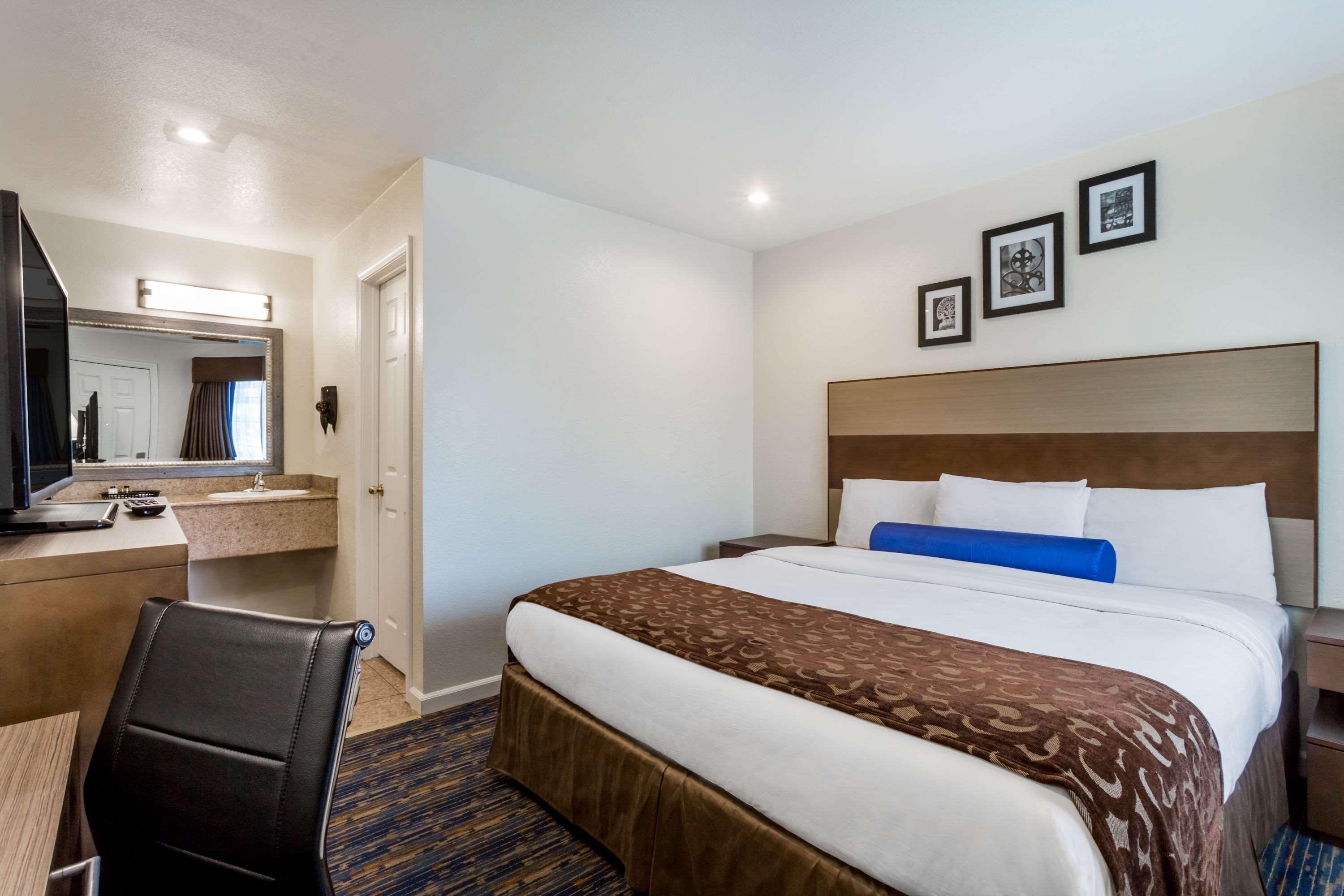 Room King Bed Non Smoking