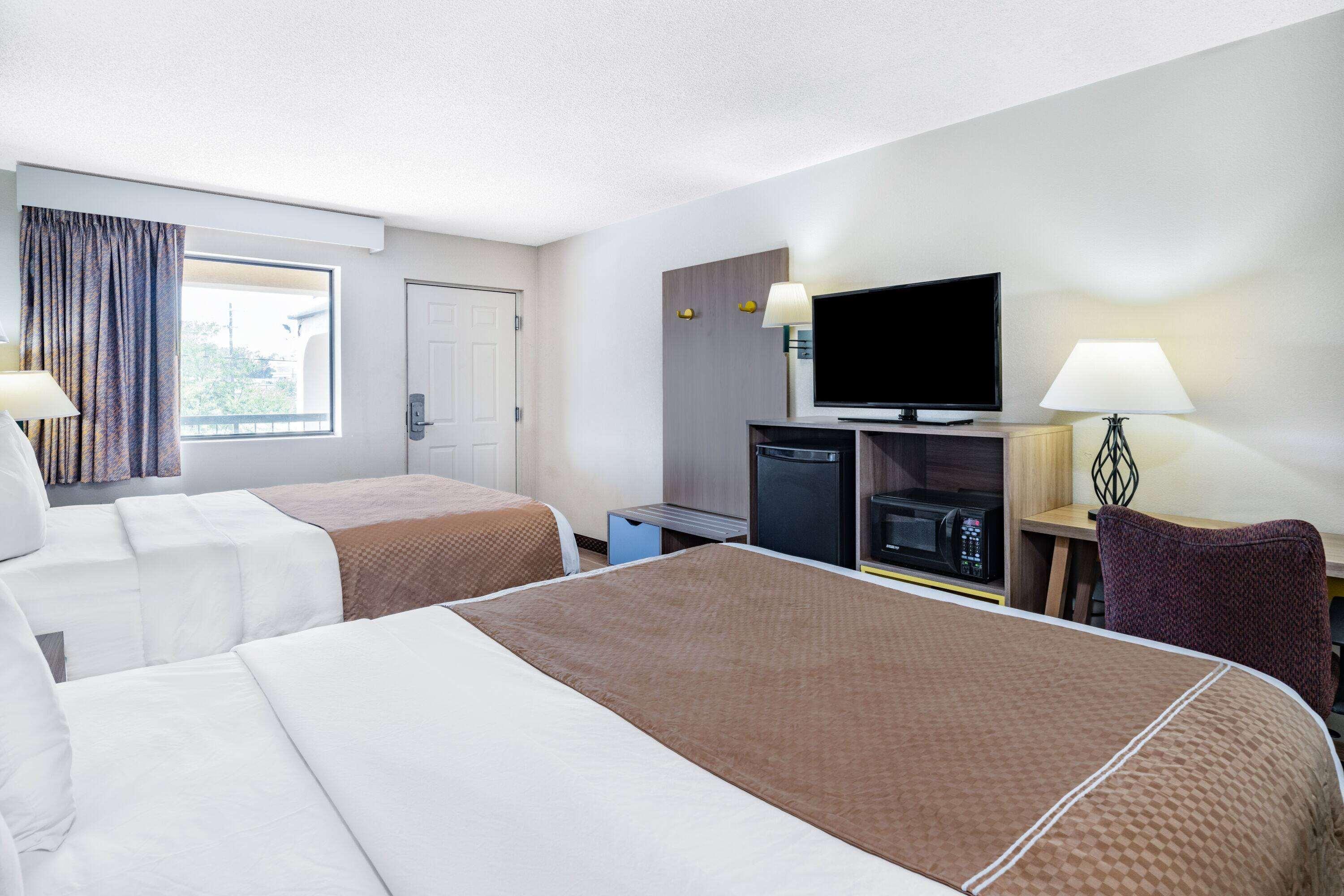 Quadruple Two Queen Beds