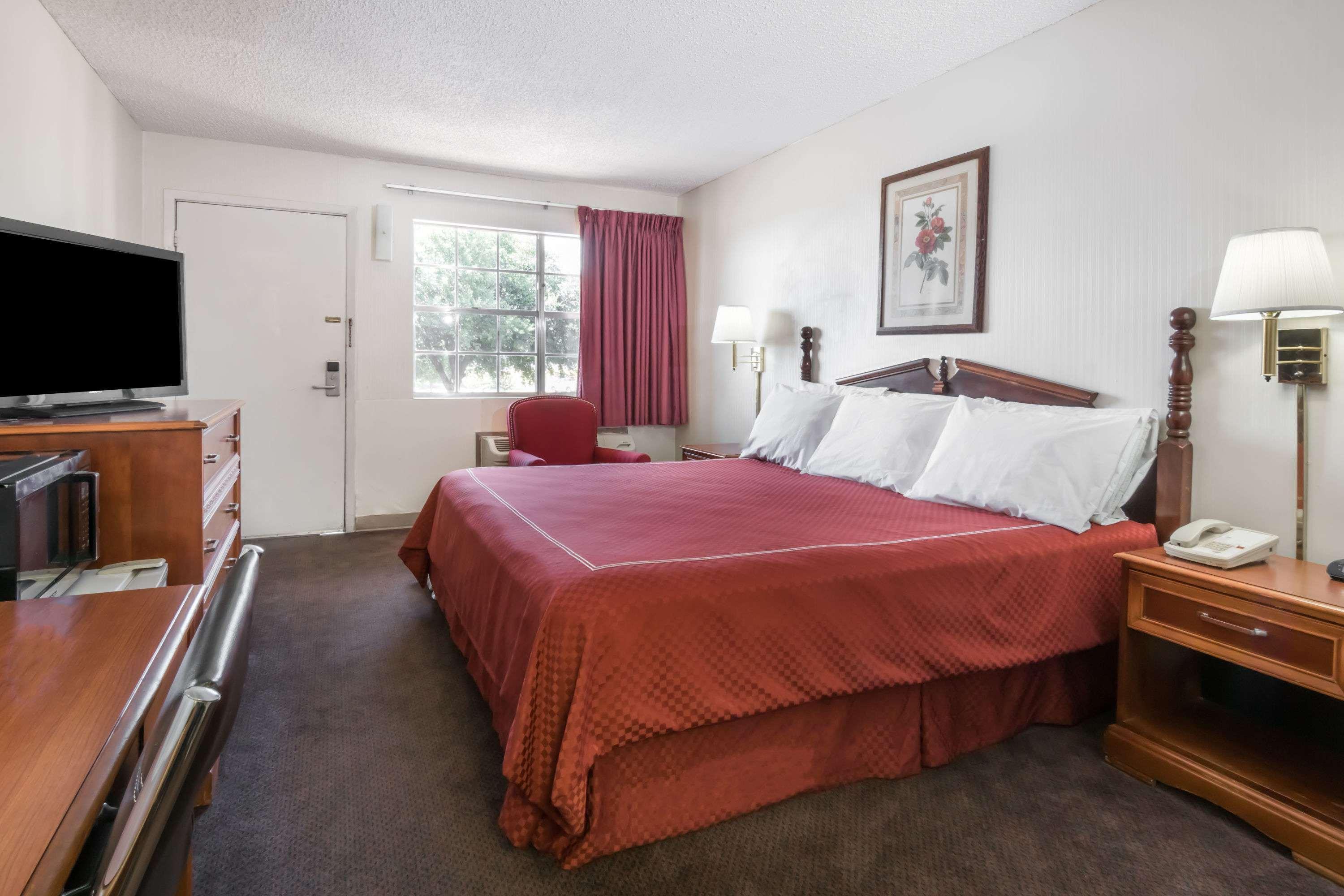 Double King Bed Non Smoking