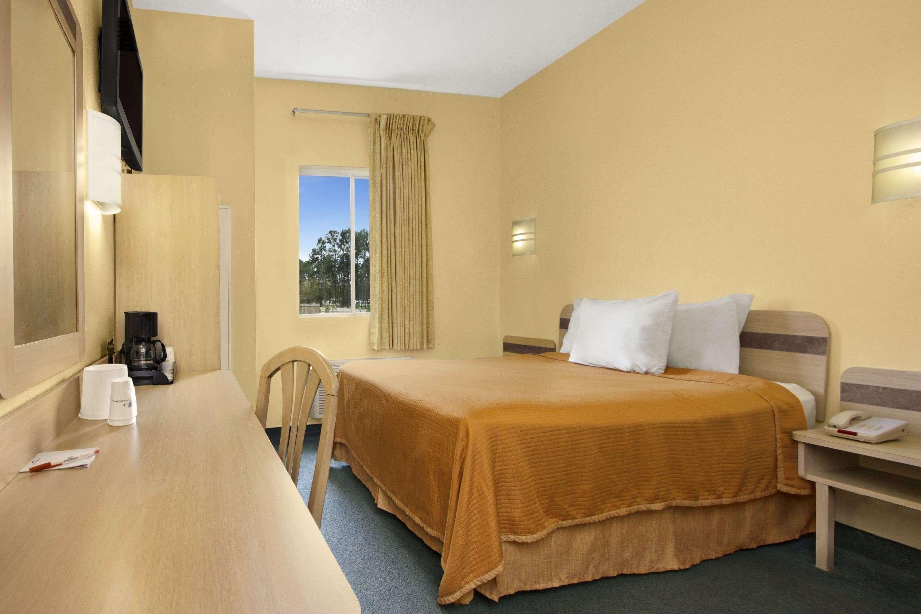 Double Queen Bed Non Smoking