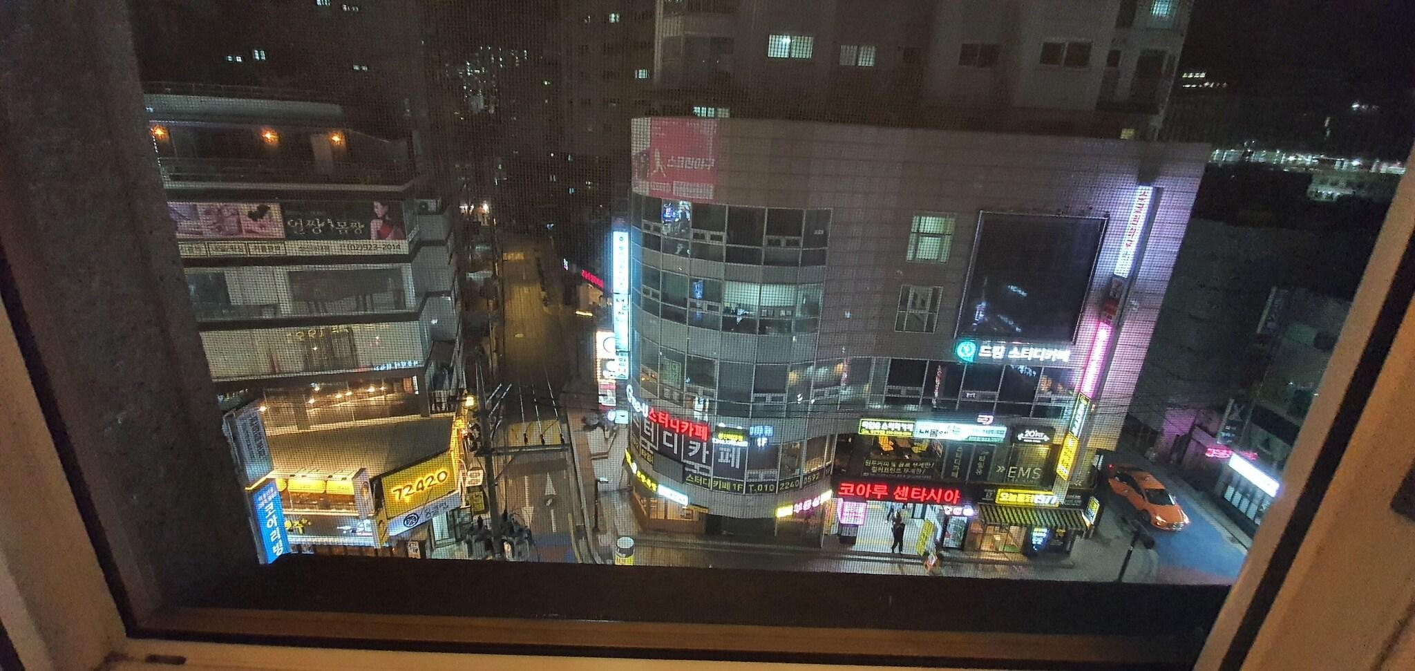 Double Deluxe Queen Bed