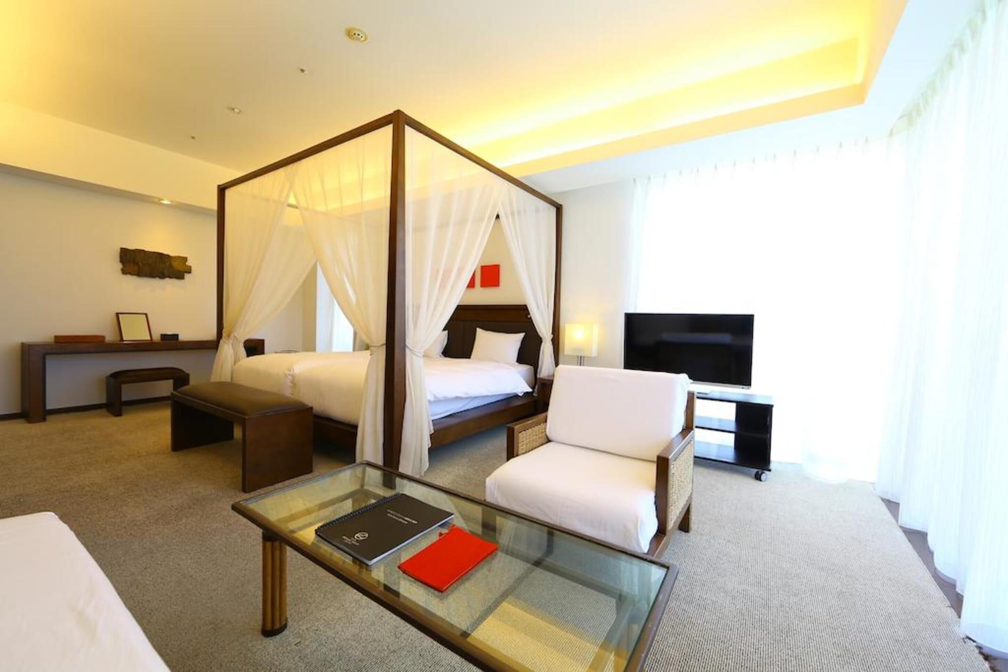 Twin Deluxe Two Beds