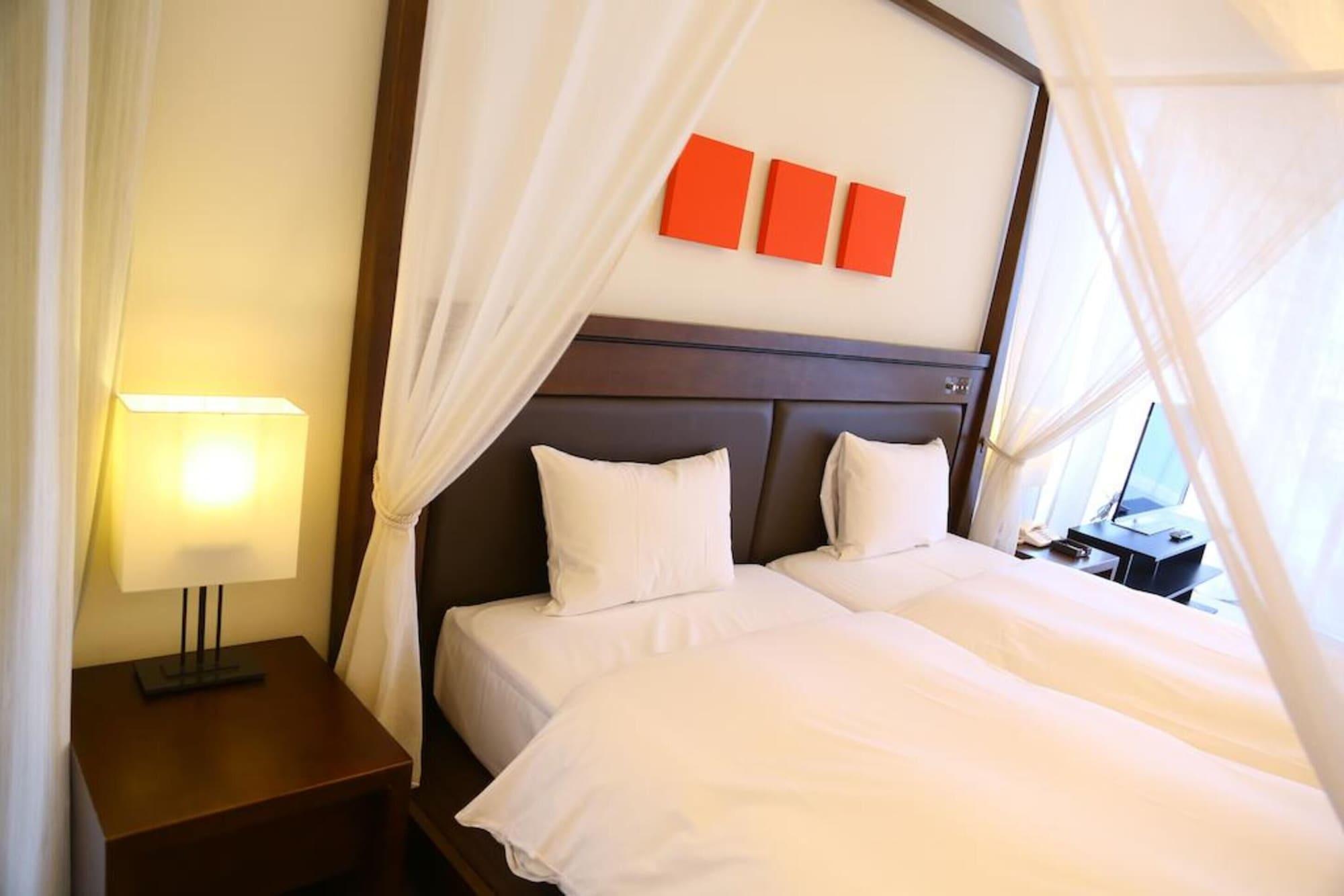 Twin Deluxe Two Beds