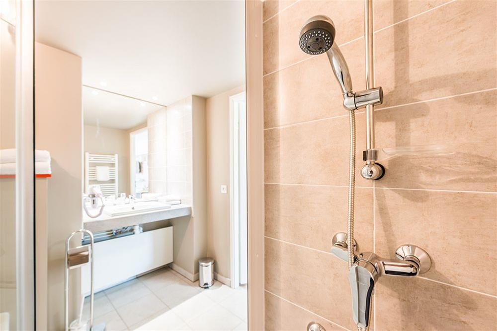 Suite Queen Size Bed