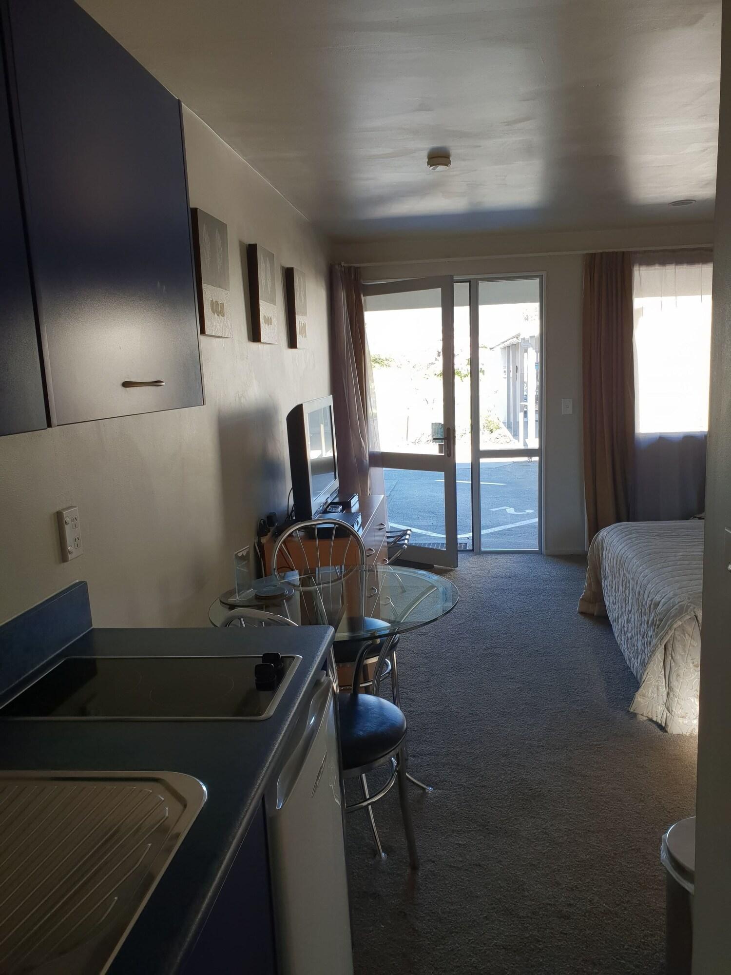 Studio Deluxe Queen Bed