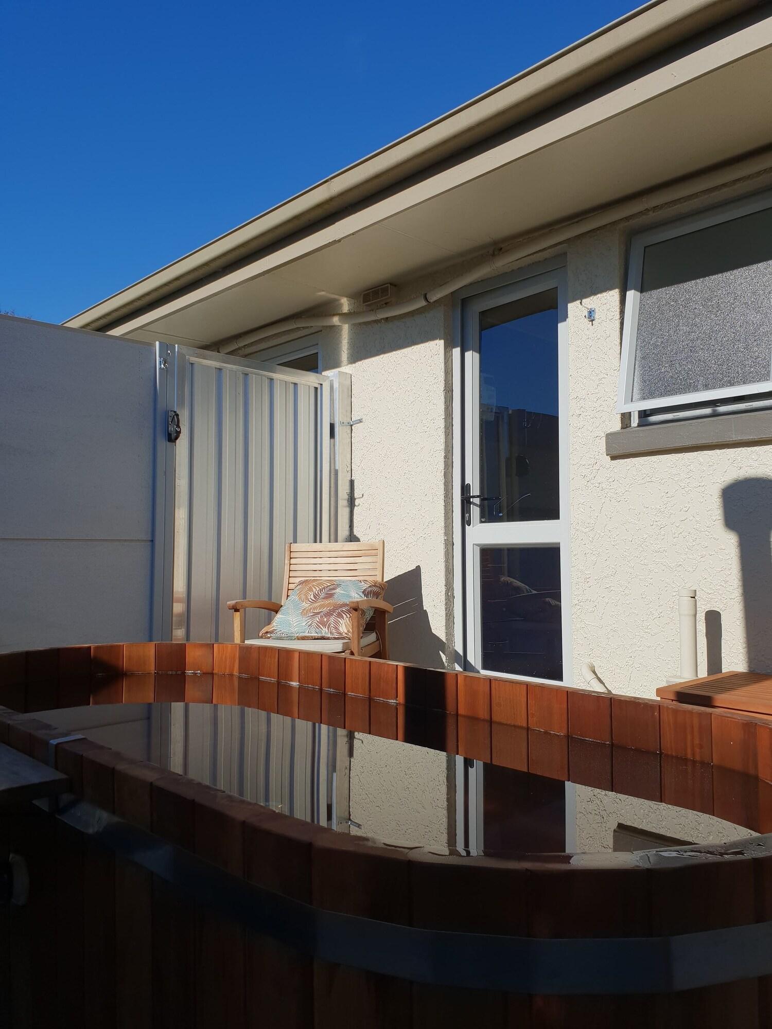 Studio Deluxe Queen Bed