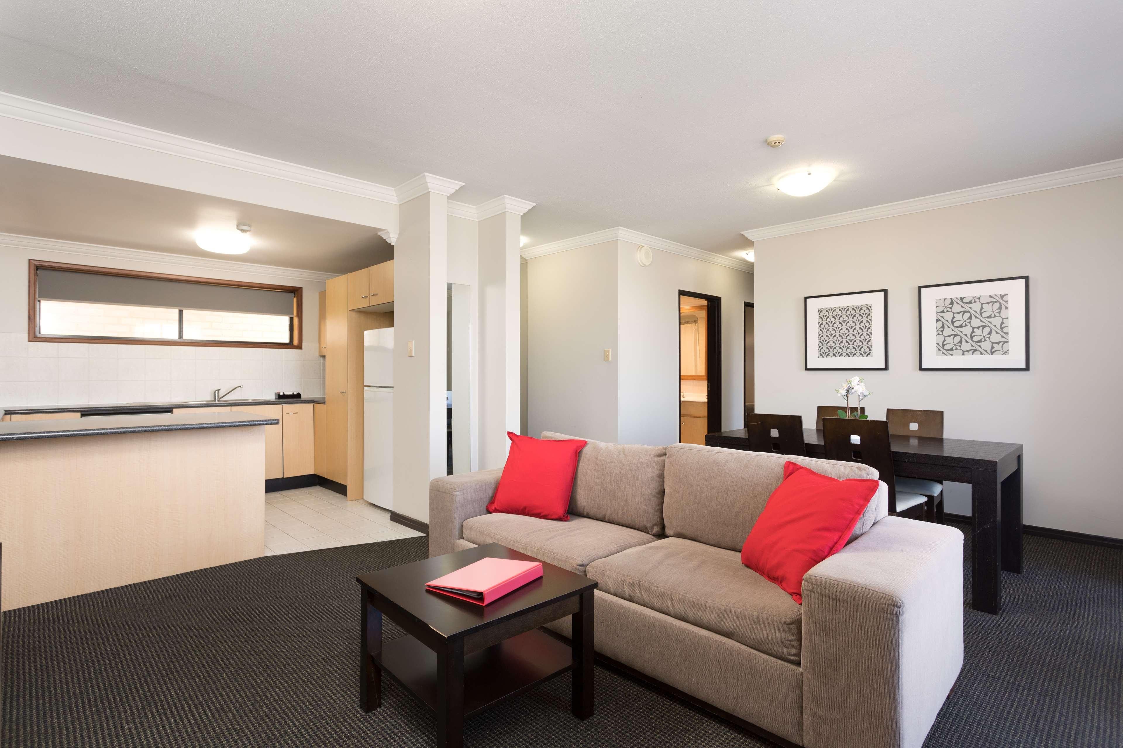 Double Executive Queen Bed