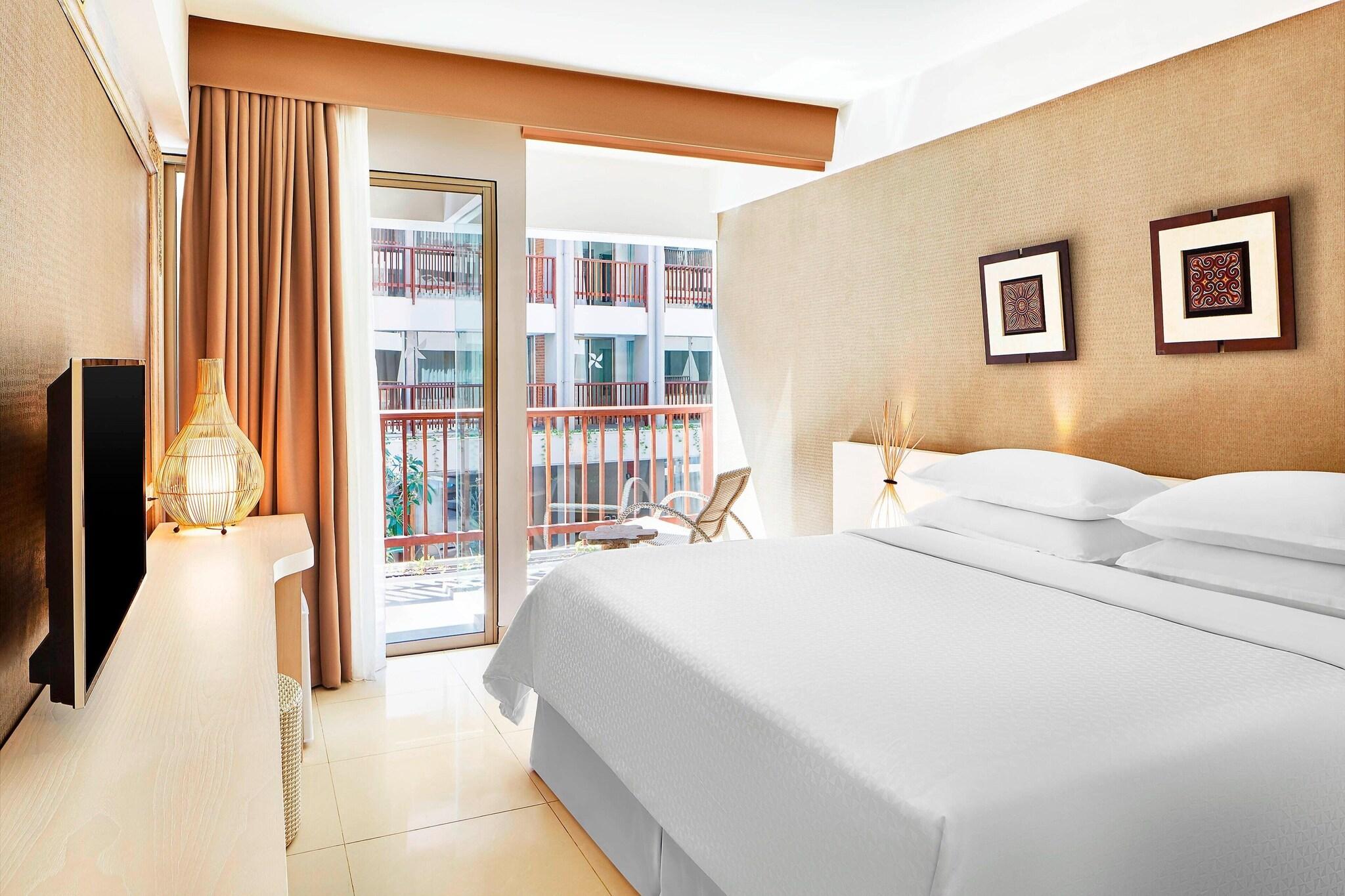 Double Pool View King Bed