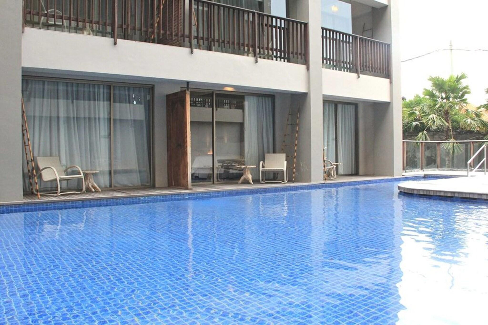 Double Pool View King Bed