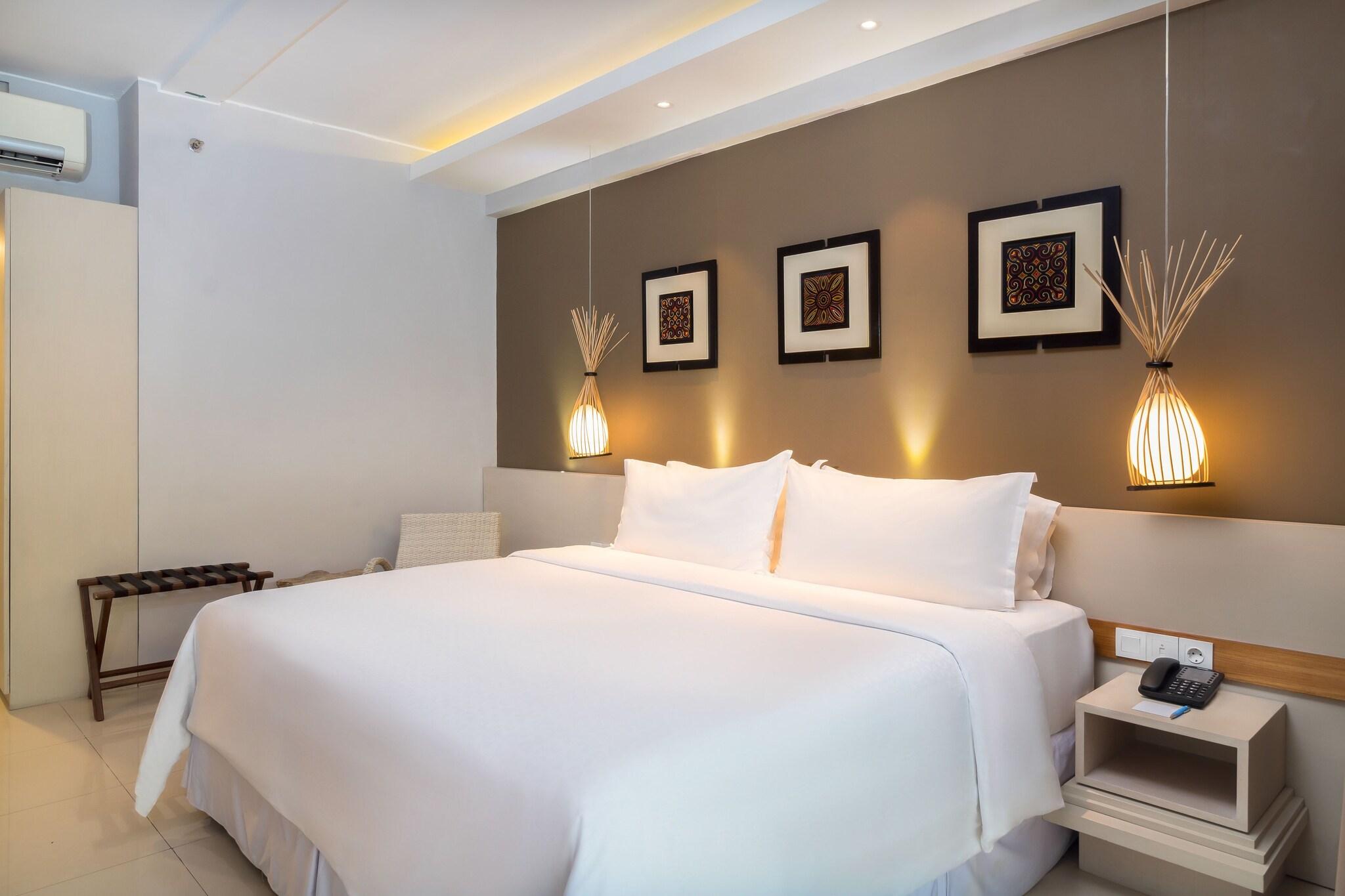 Double Pool View King Bed