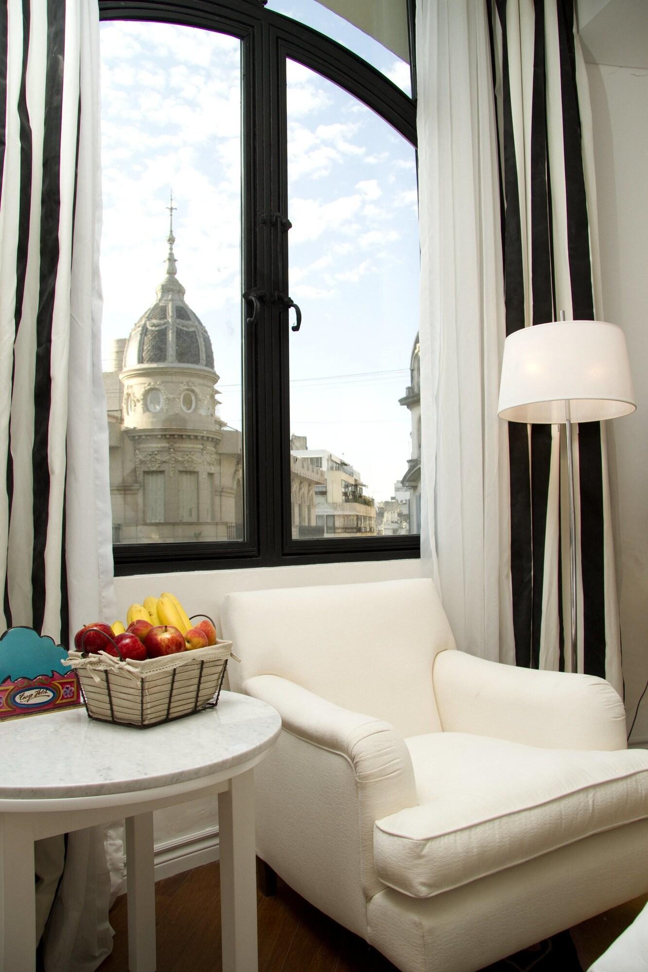 Double City View Queen Bed