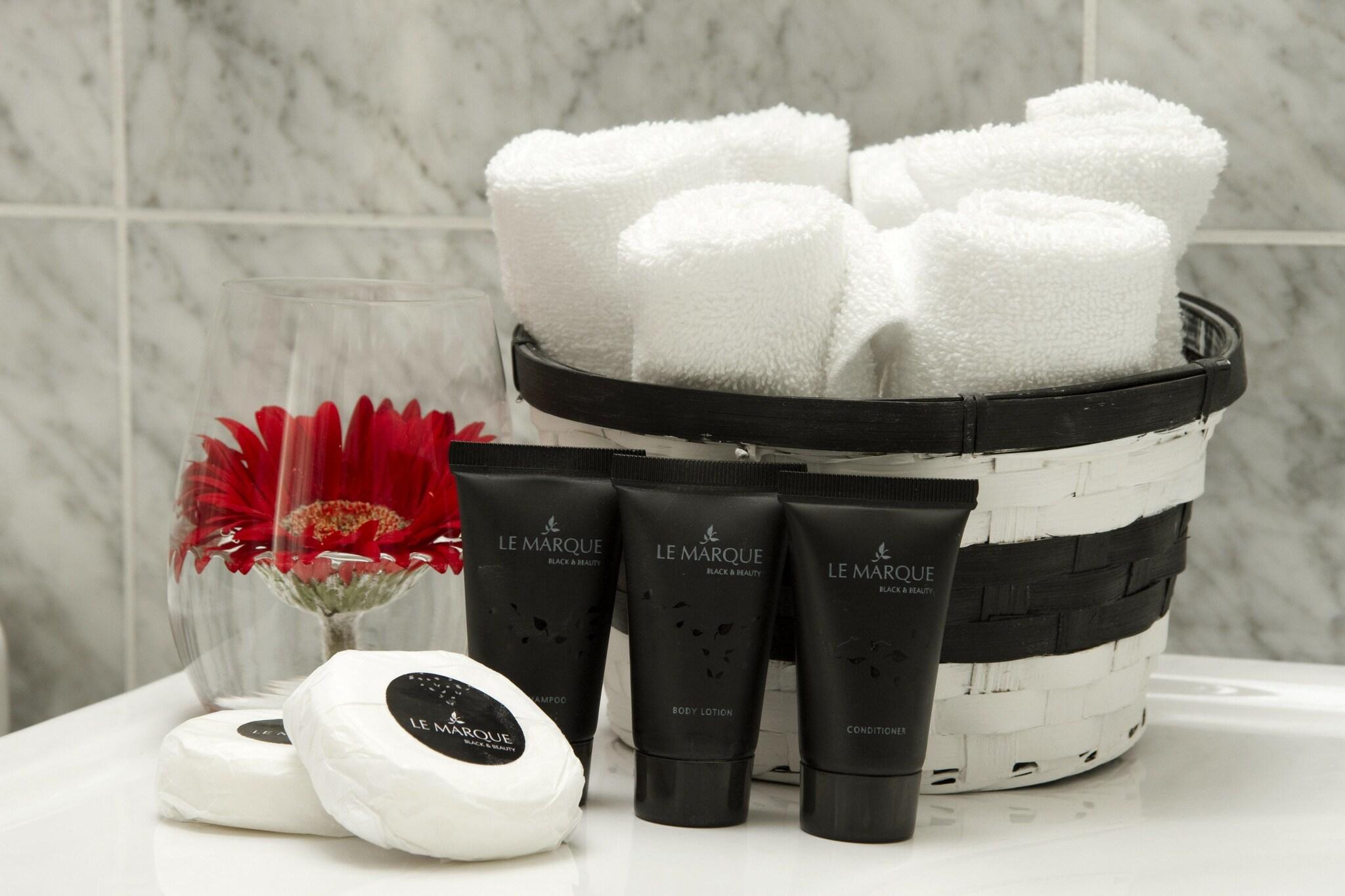 Double City View Queen Bed