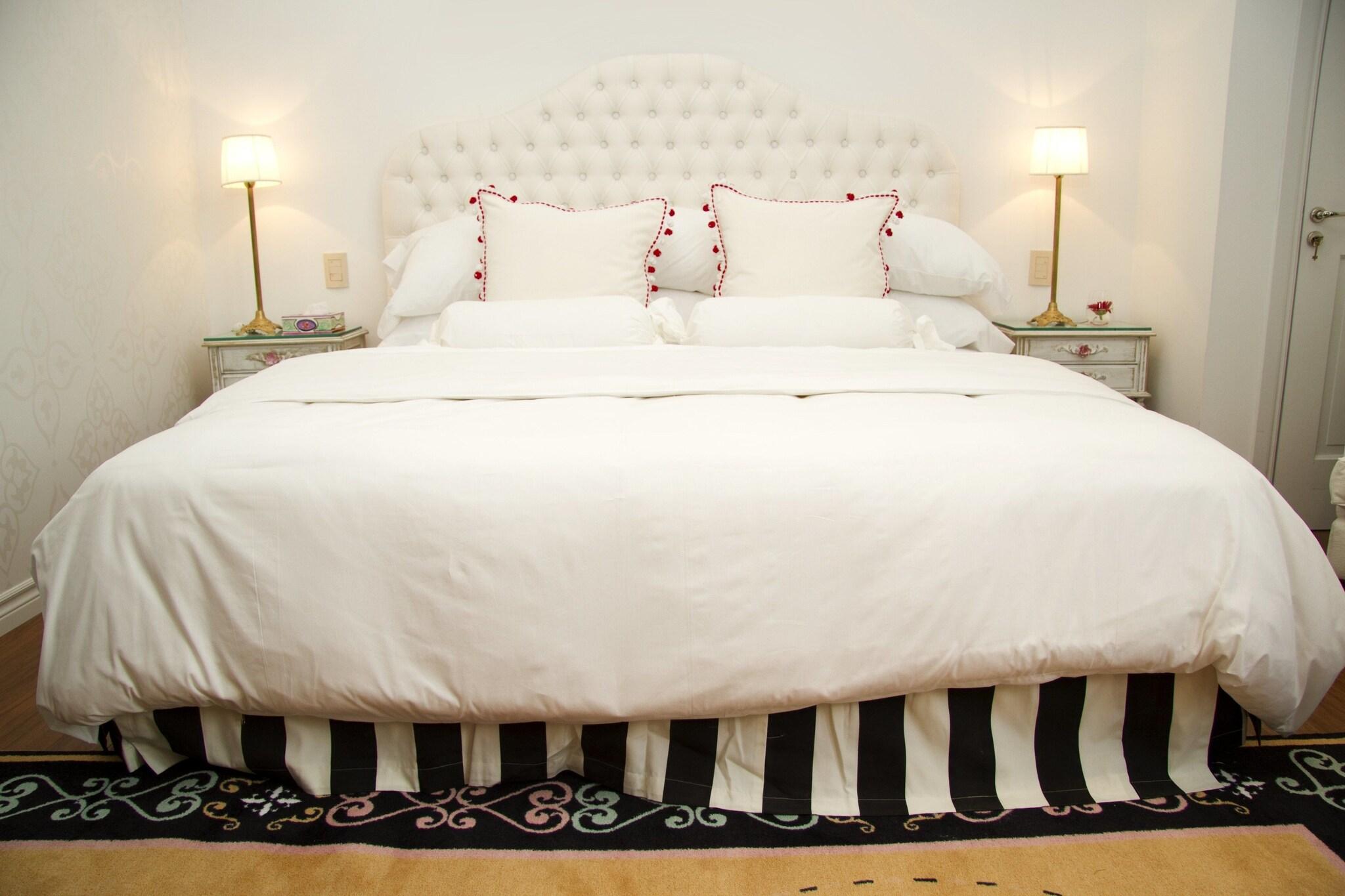 Double City View Queen Bed