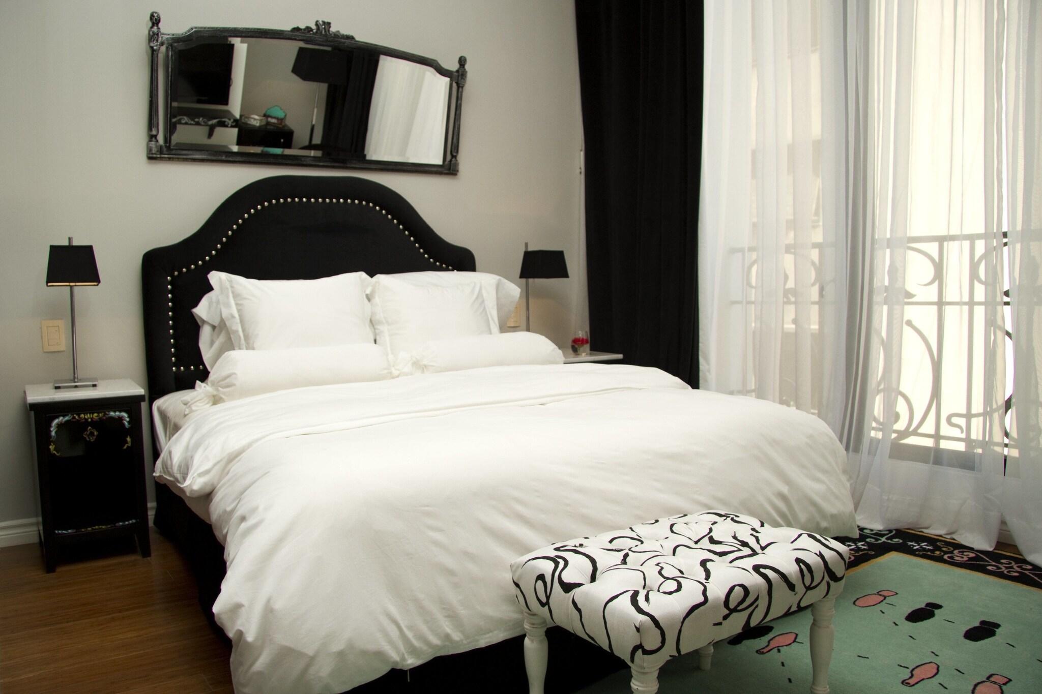 Double City View Queen Bed