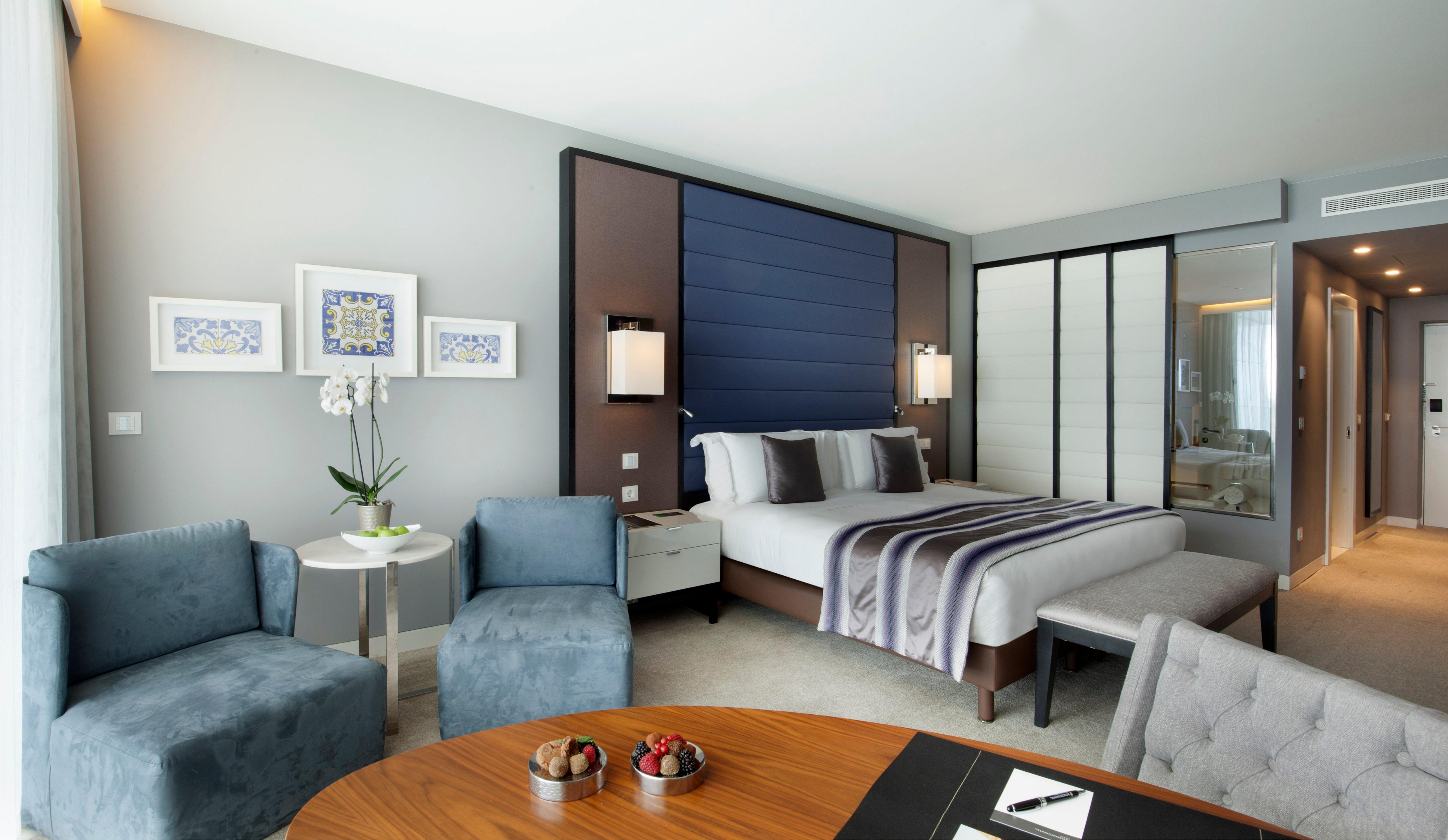 Junior Suite Ocean View King Bed