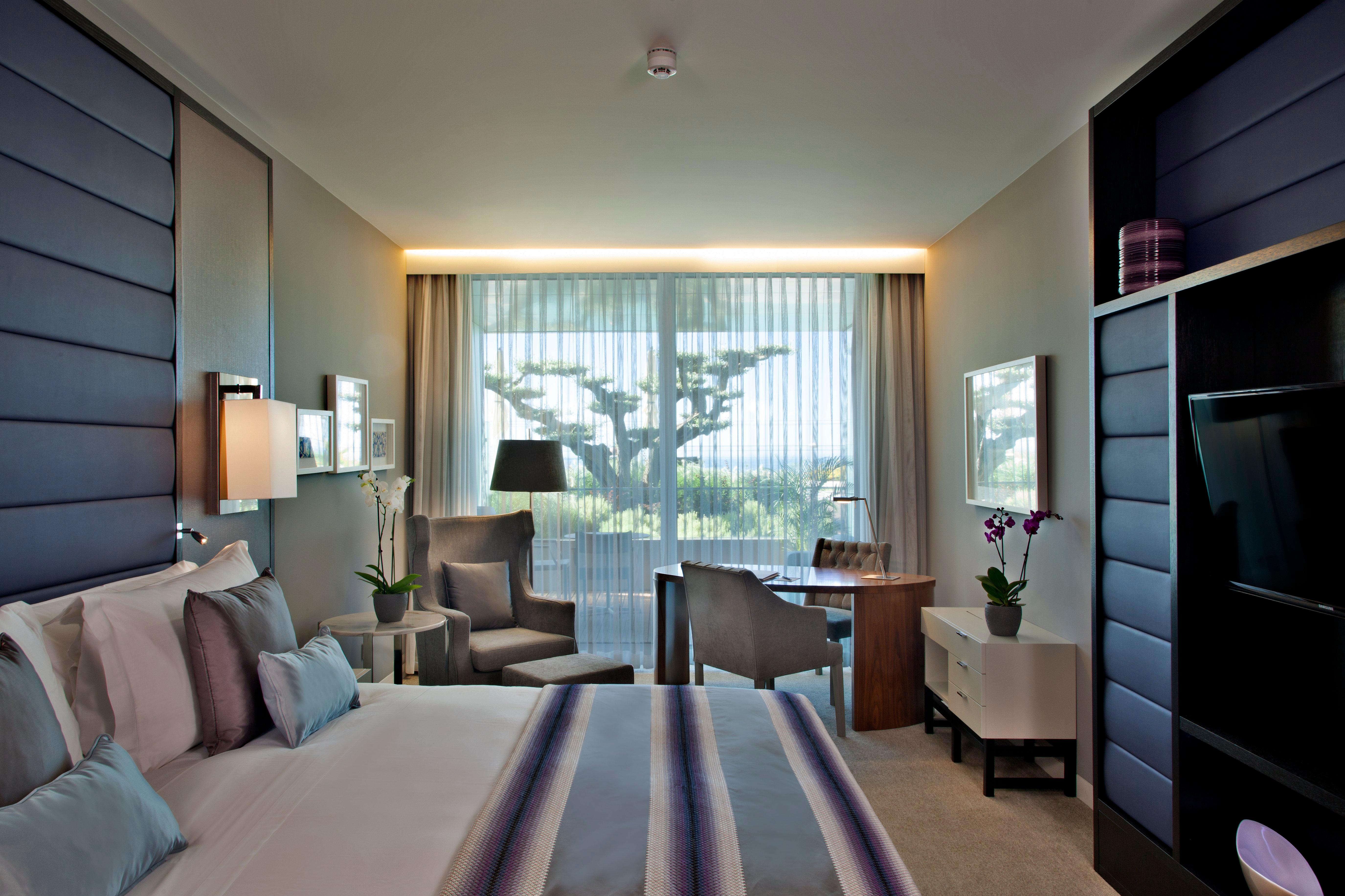 Double Garden View King Bed