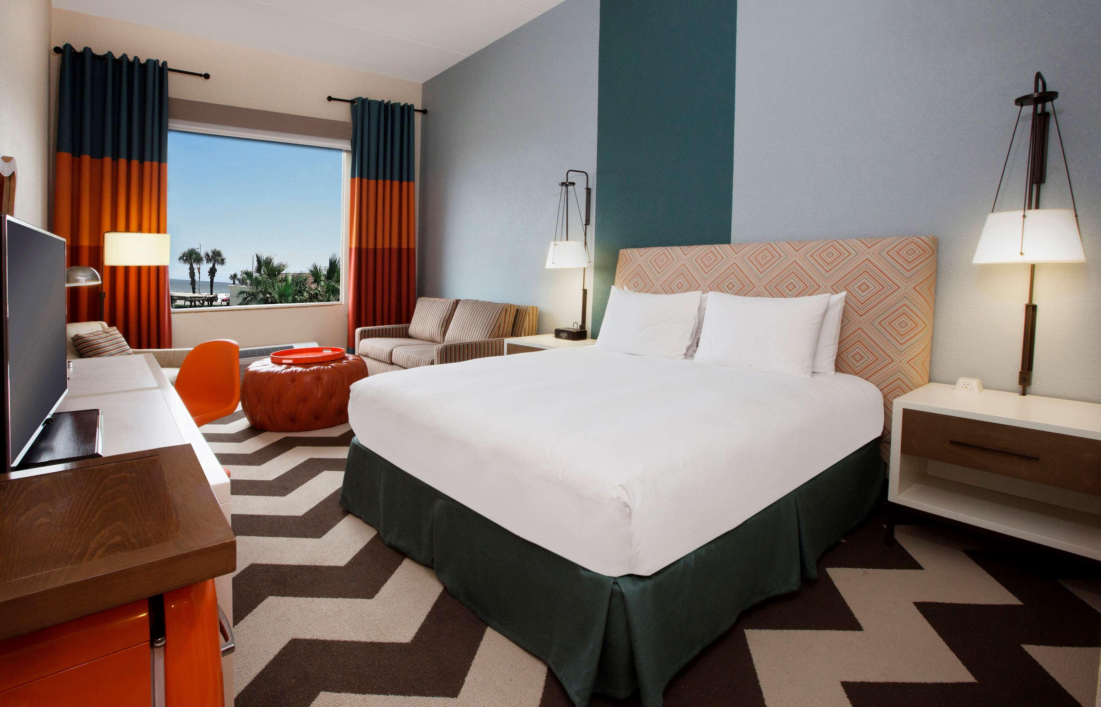 Room Pool View King Bed