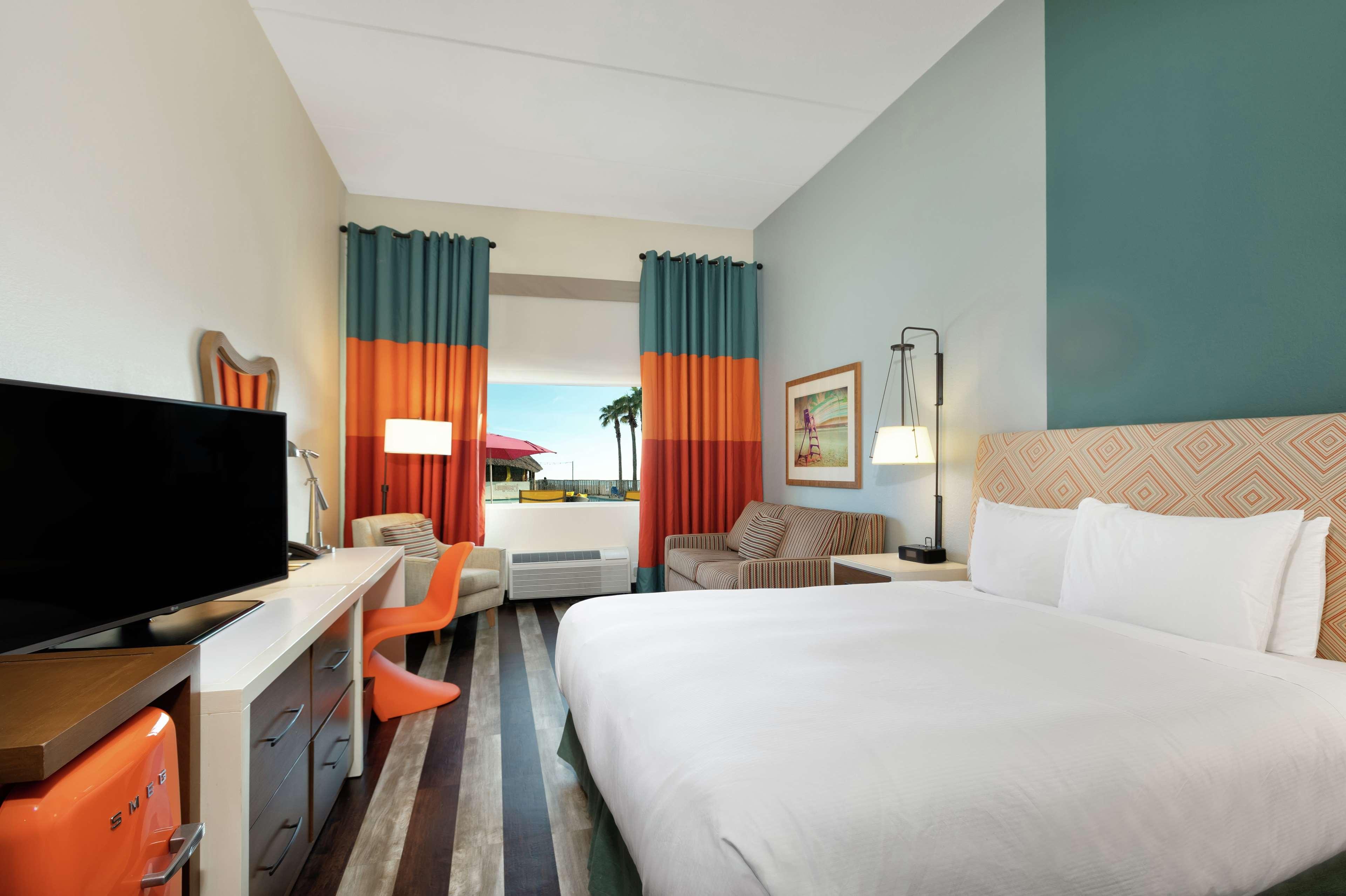 Room Pool View King Bed