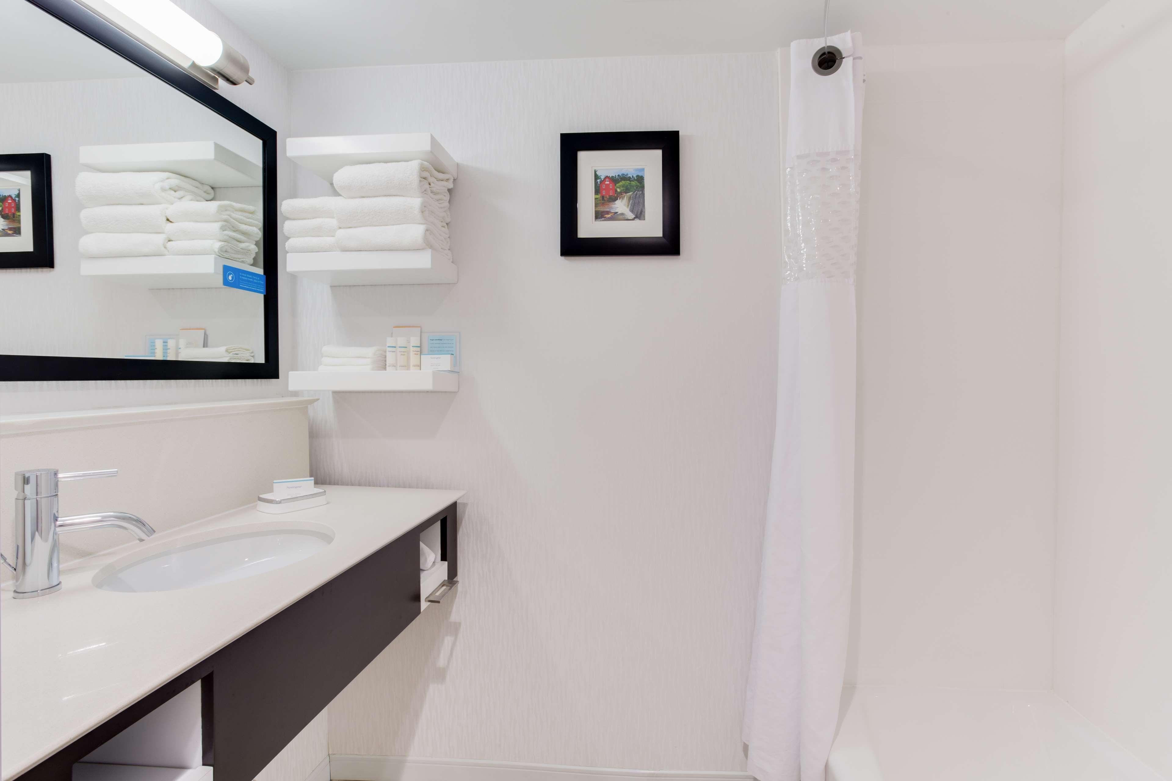 Twin Two Queen Beds Non Smoking