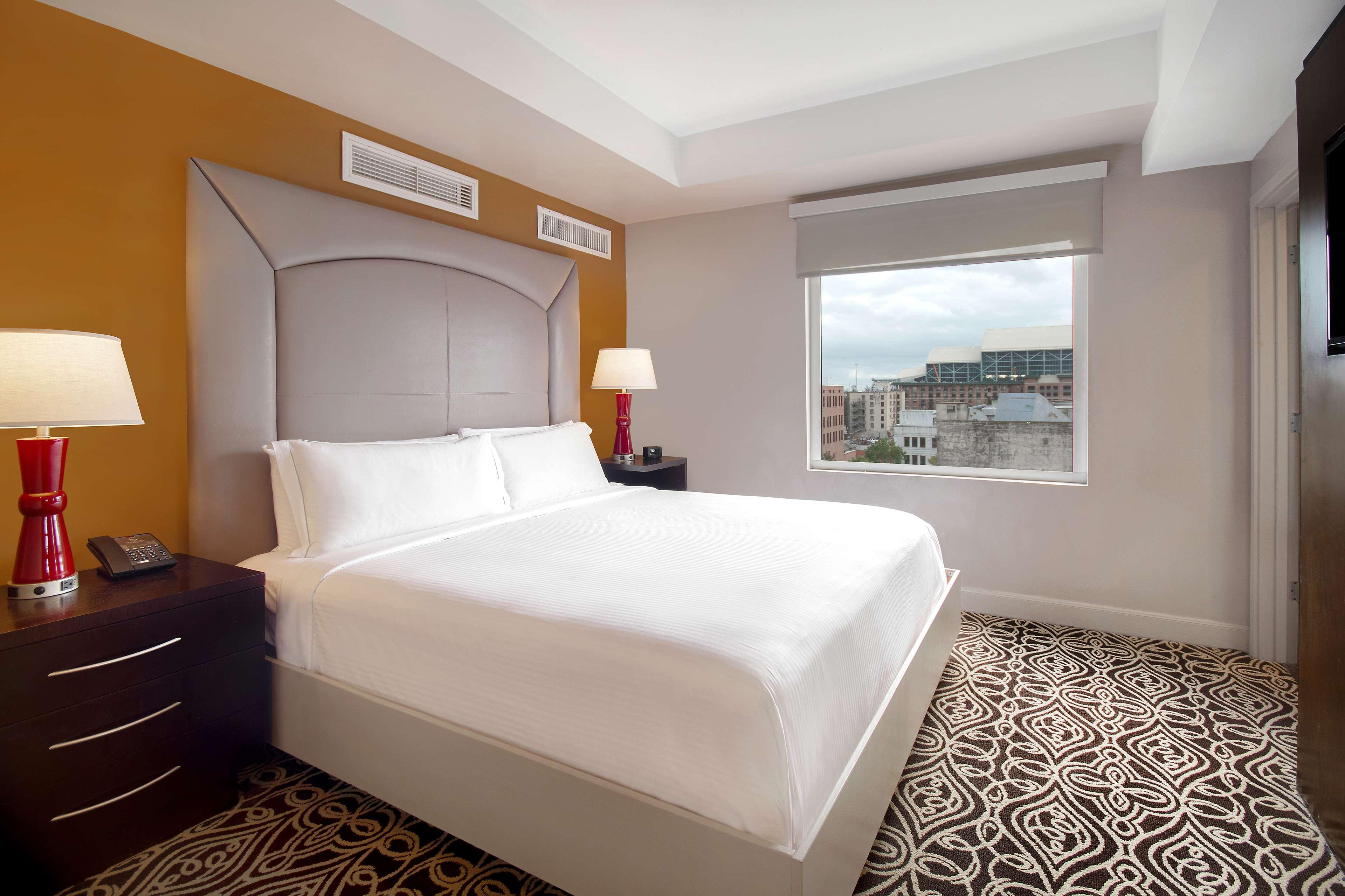 Suite Deluxe King Bed