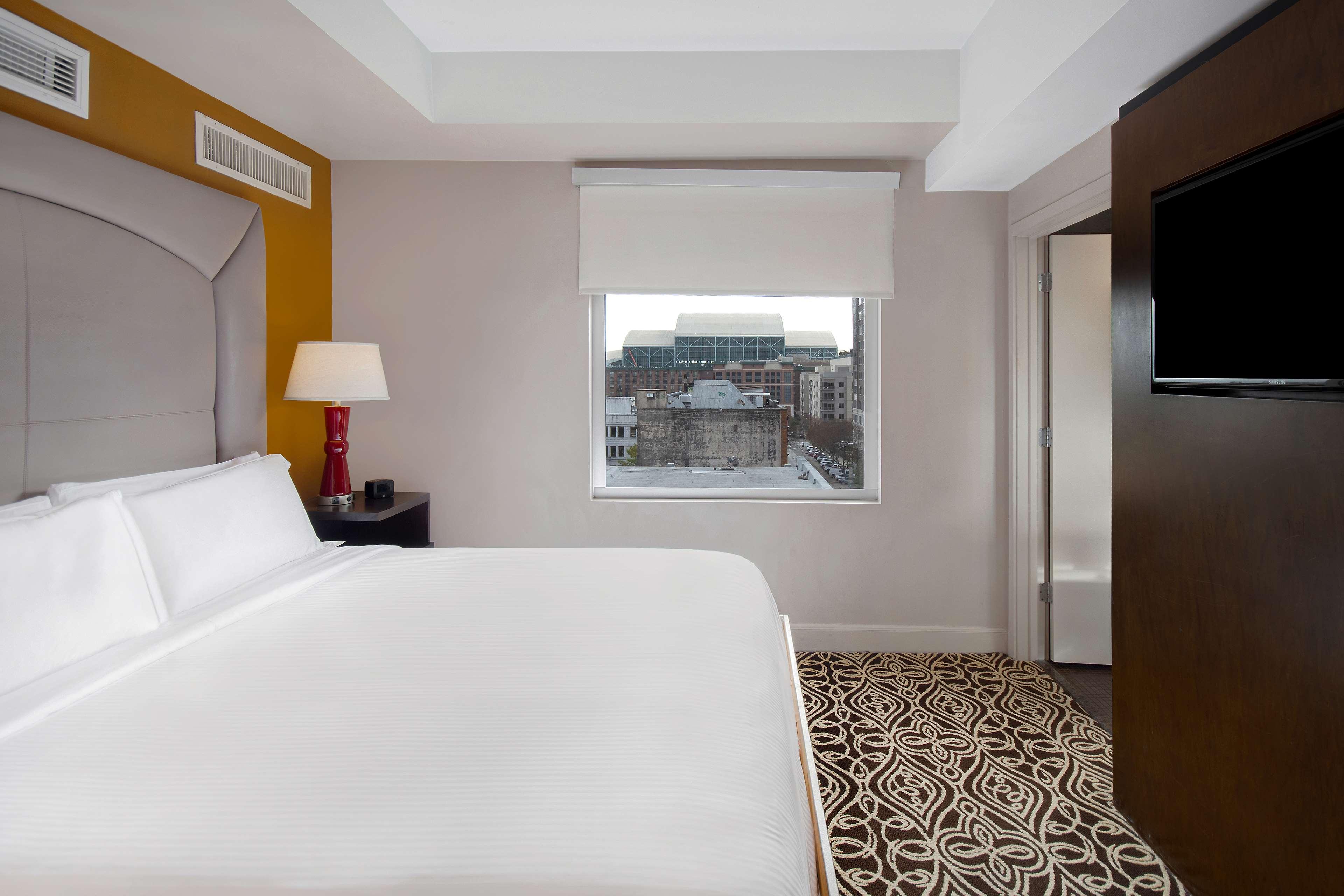 Suite Deluxe King Bed