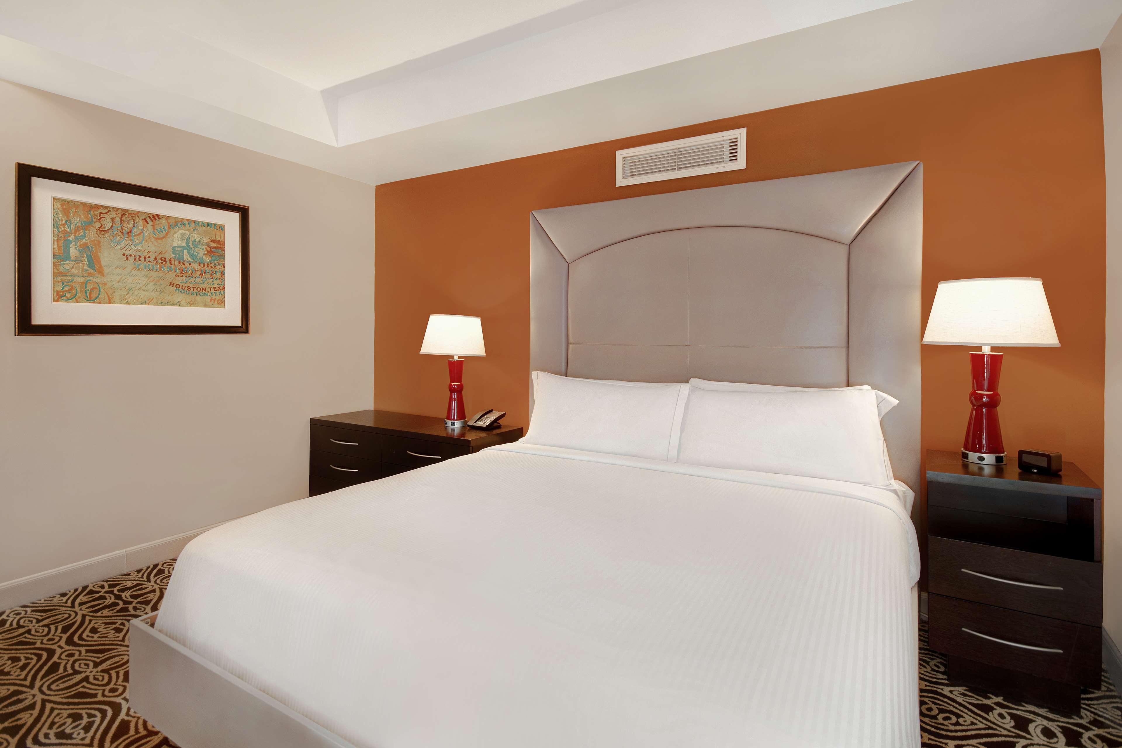 Suite Deluxe King Bed