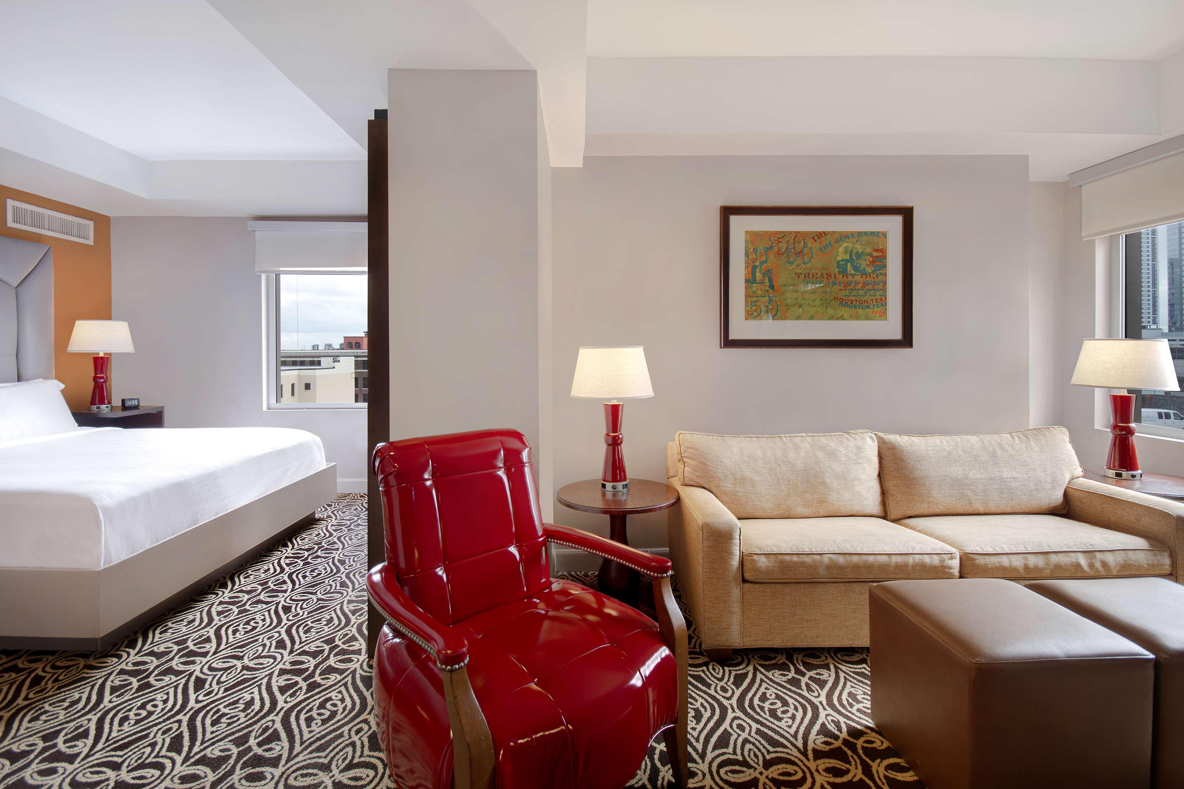 Suite Deluxe King Bed