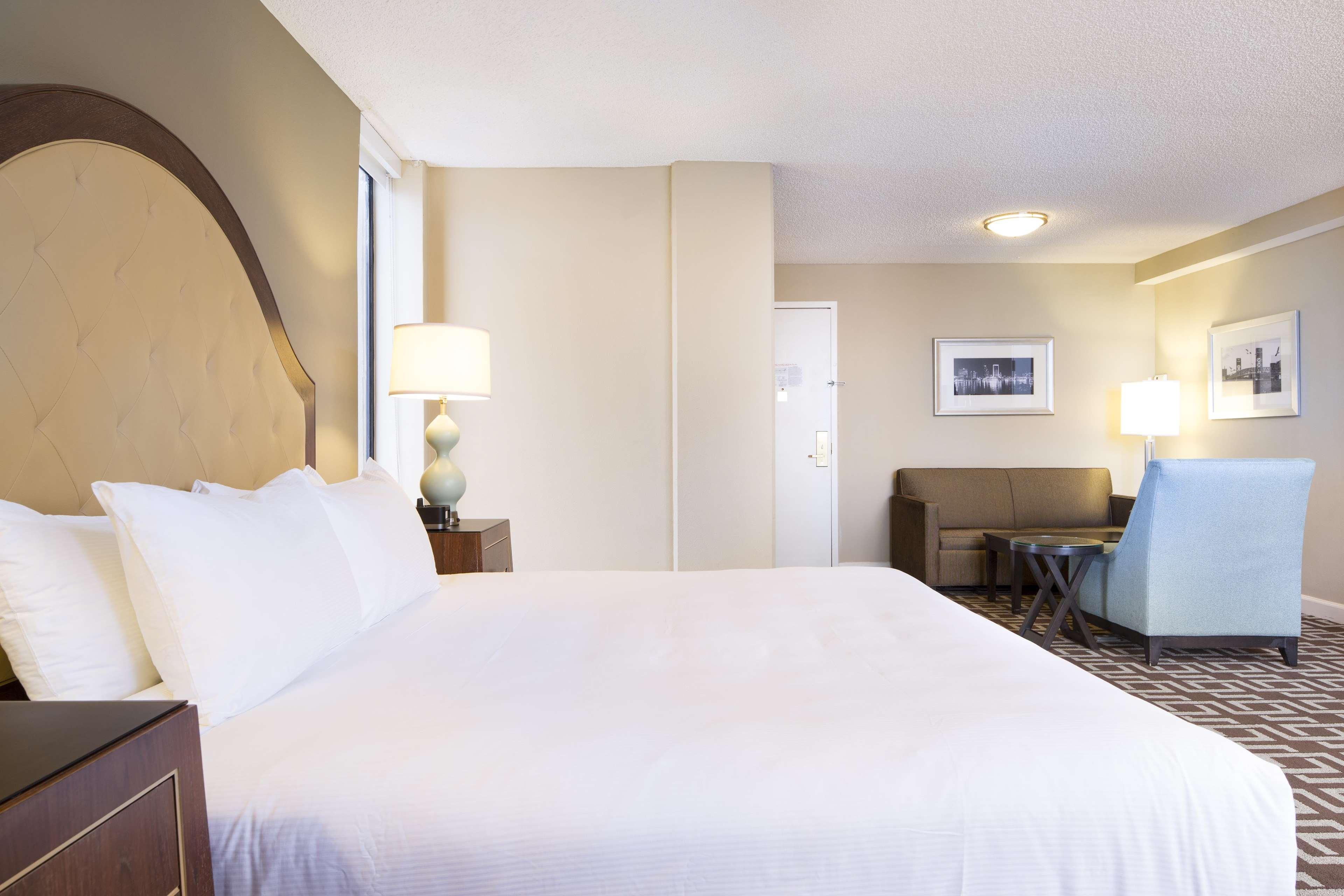 Junior Suite Deluxe King Bed