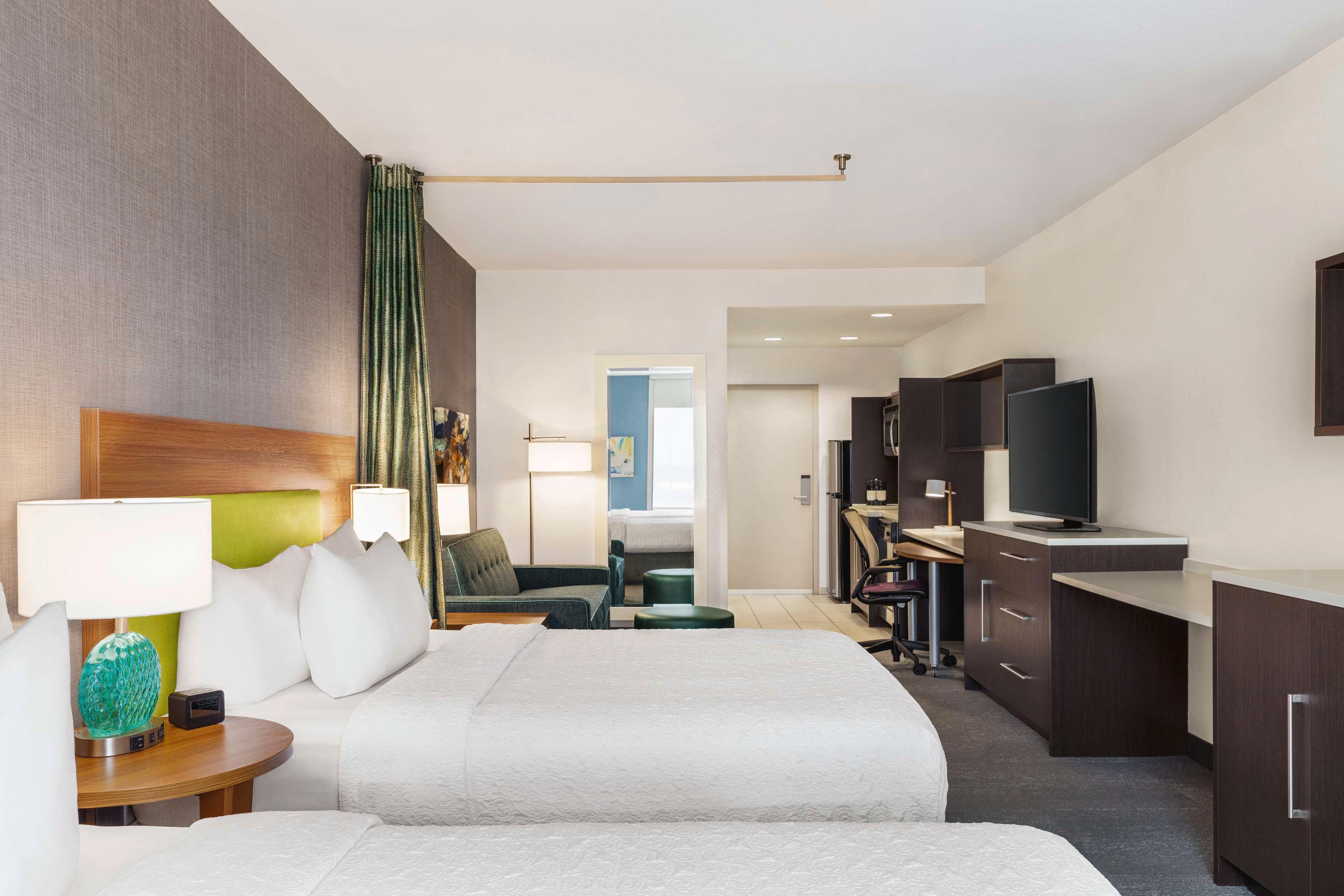 Studio Two Queen Beds Non Smoking