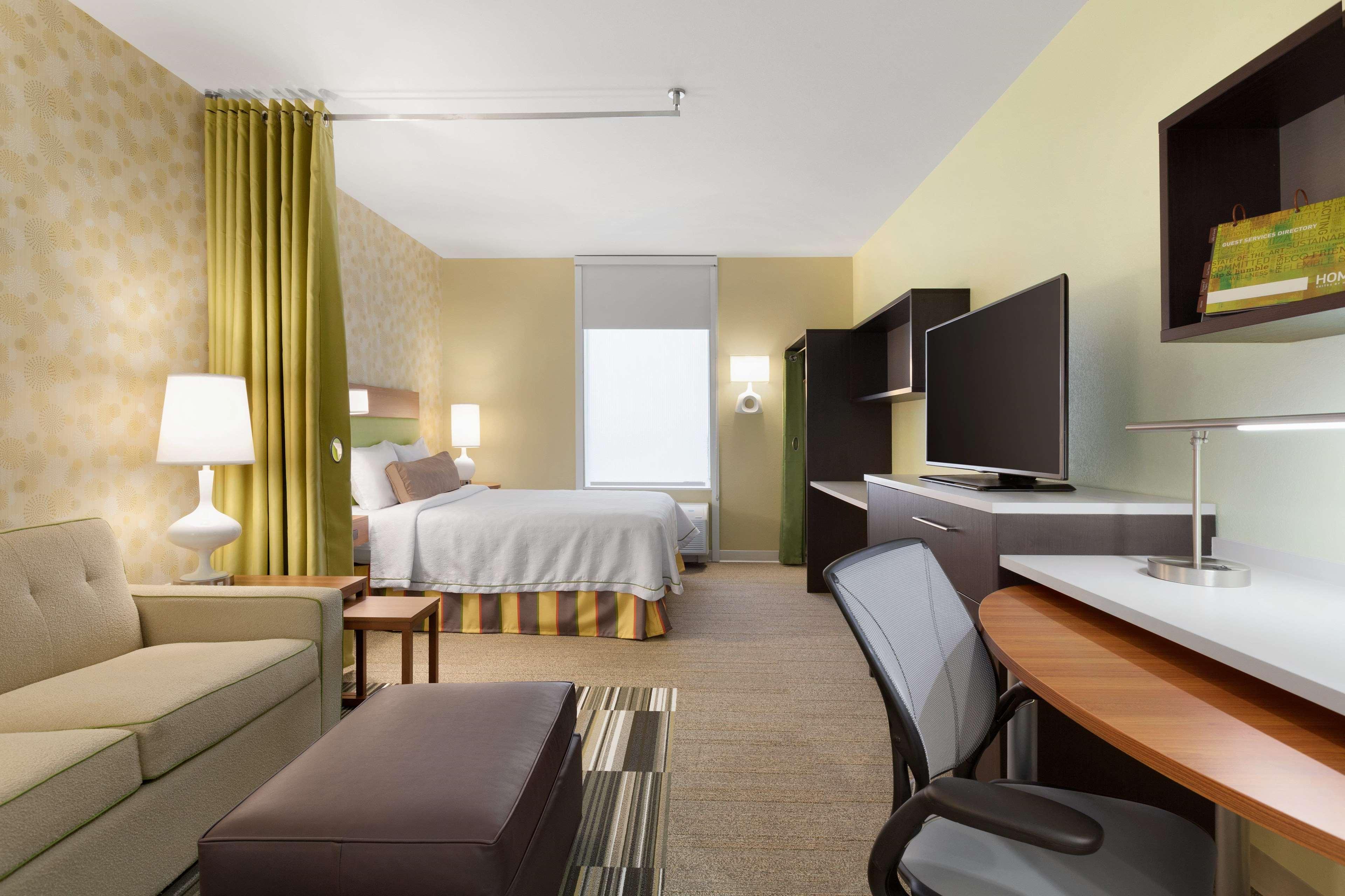 Suite Queen Size Bed