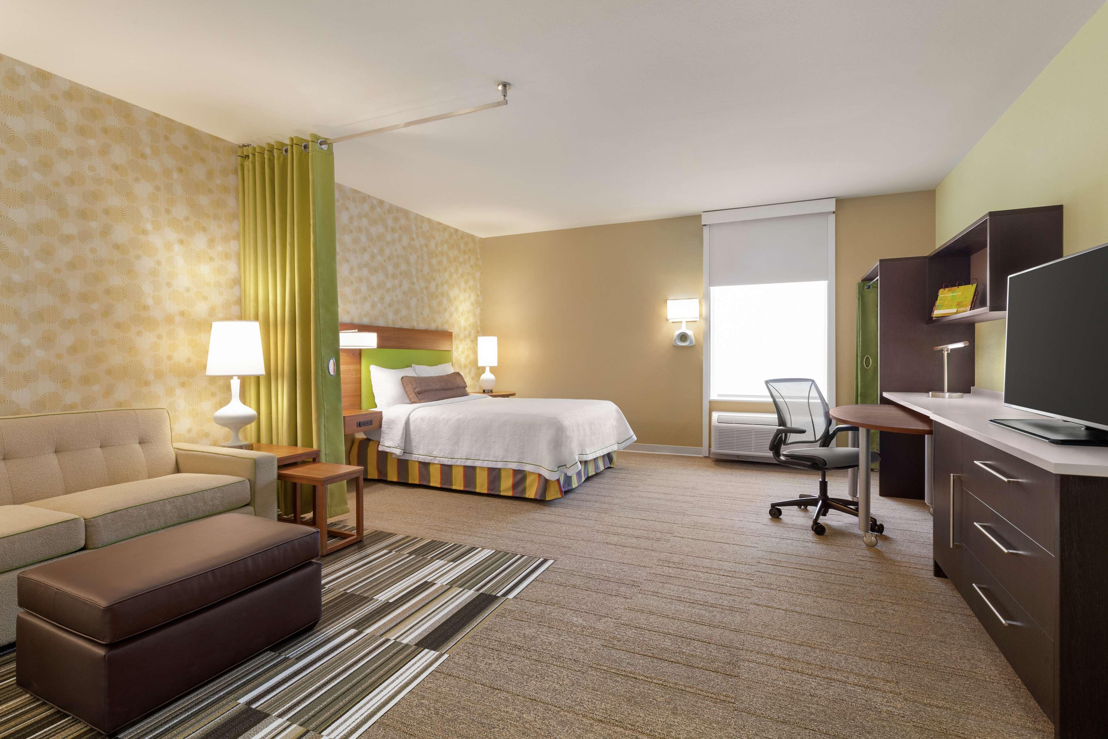 Suite Queen Size Bed