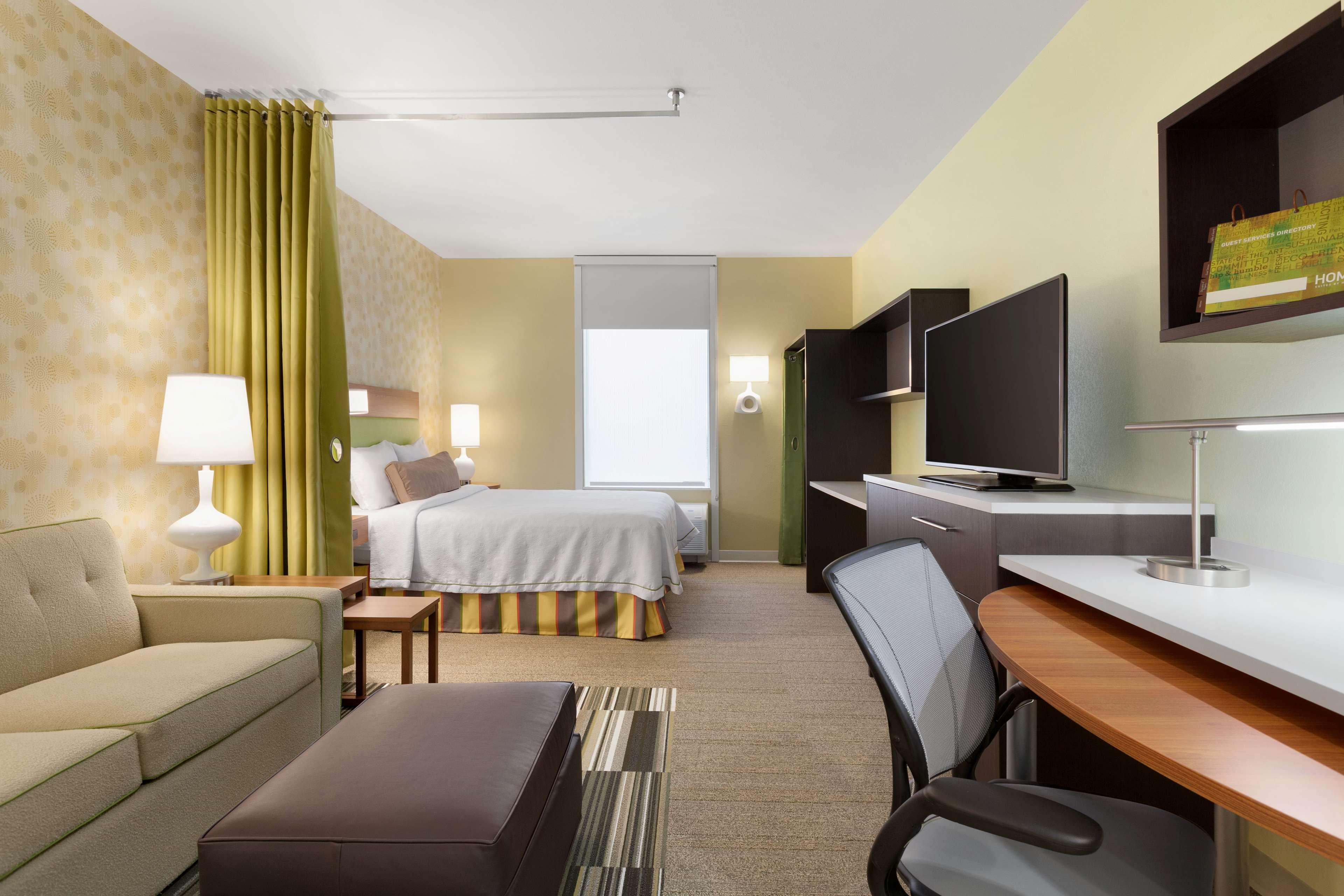 Suite Queen Size Bed