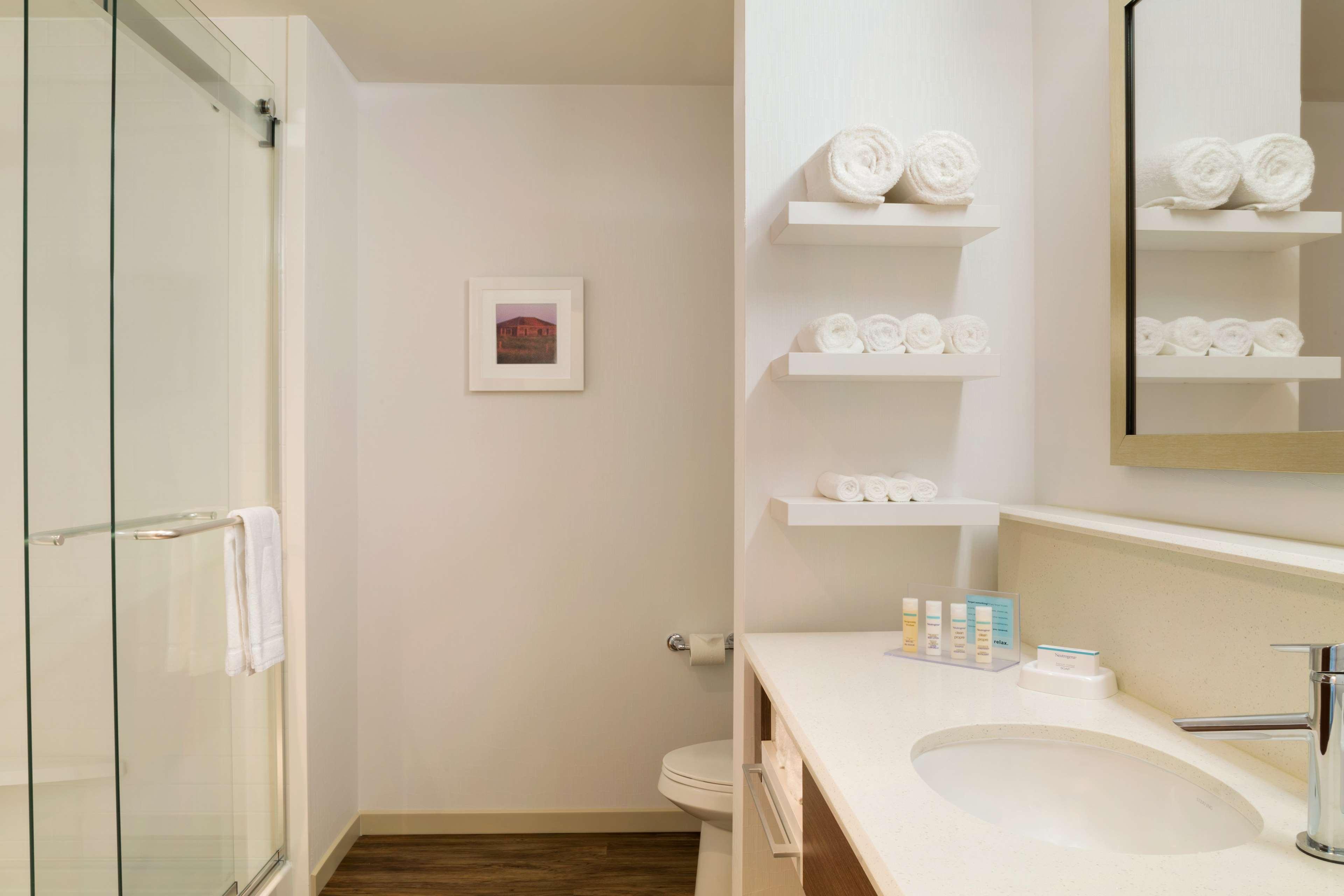 Twin Two Queen Beds Non Smoking