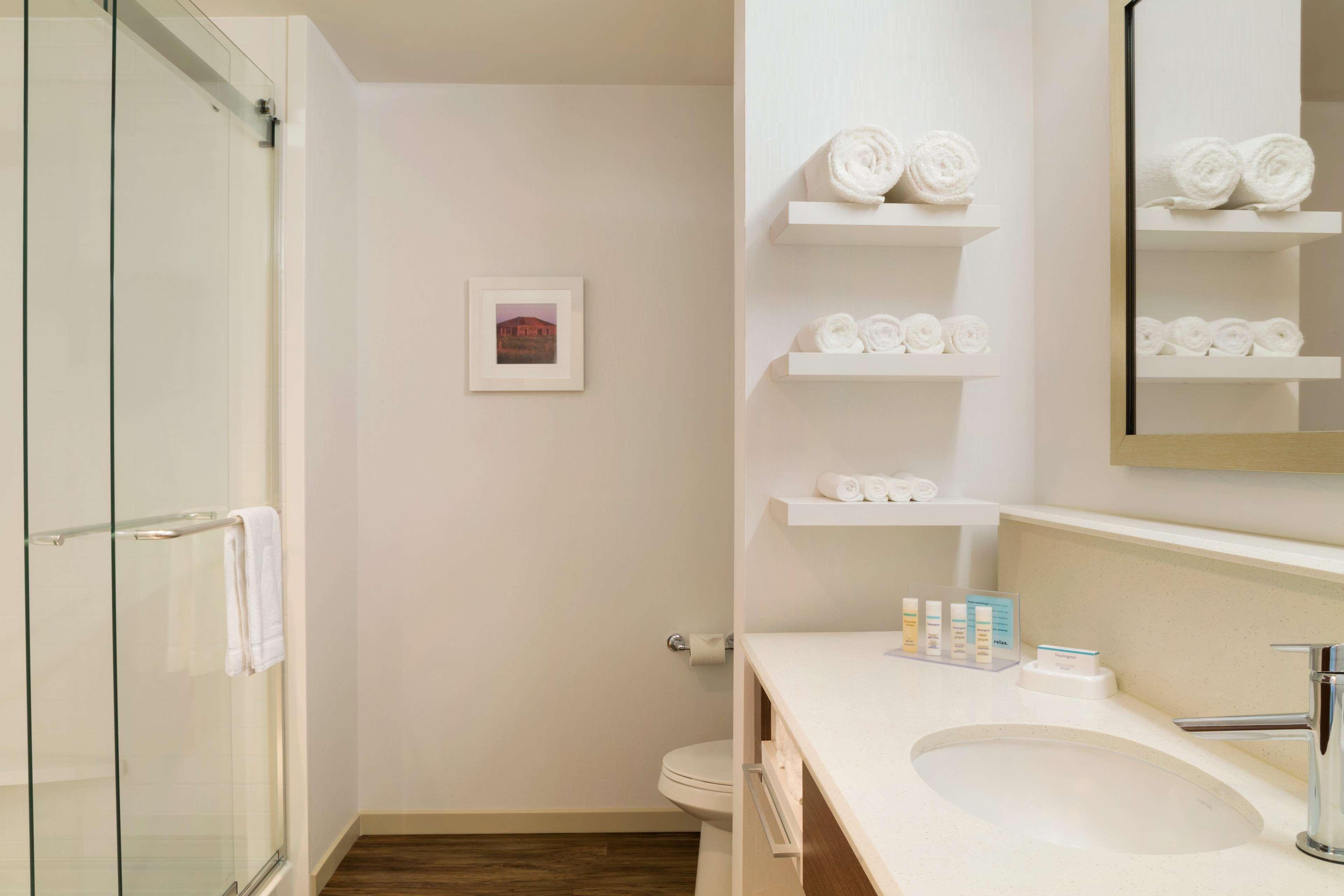 Twin Two Queen Beds Non Smoking