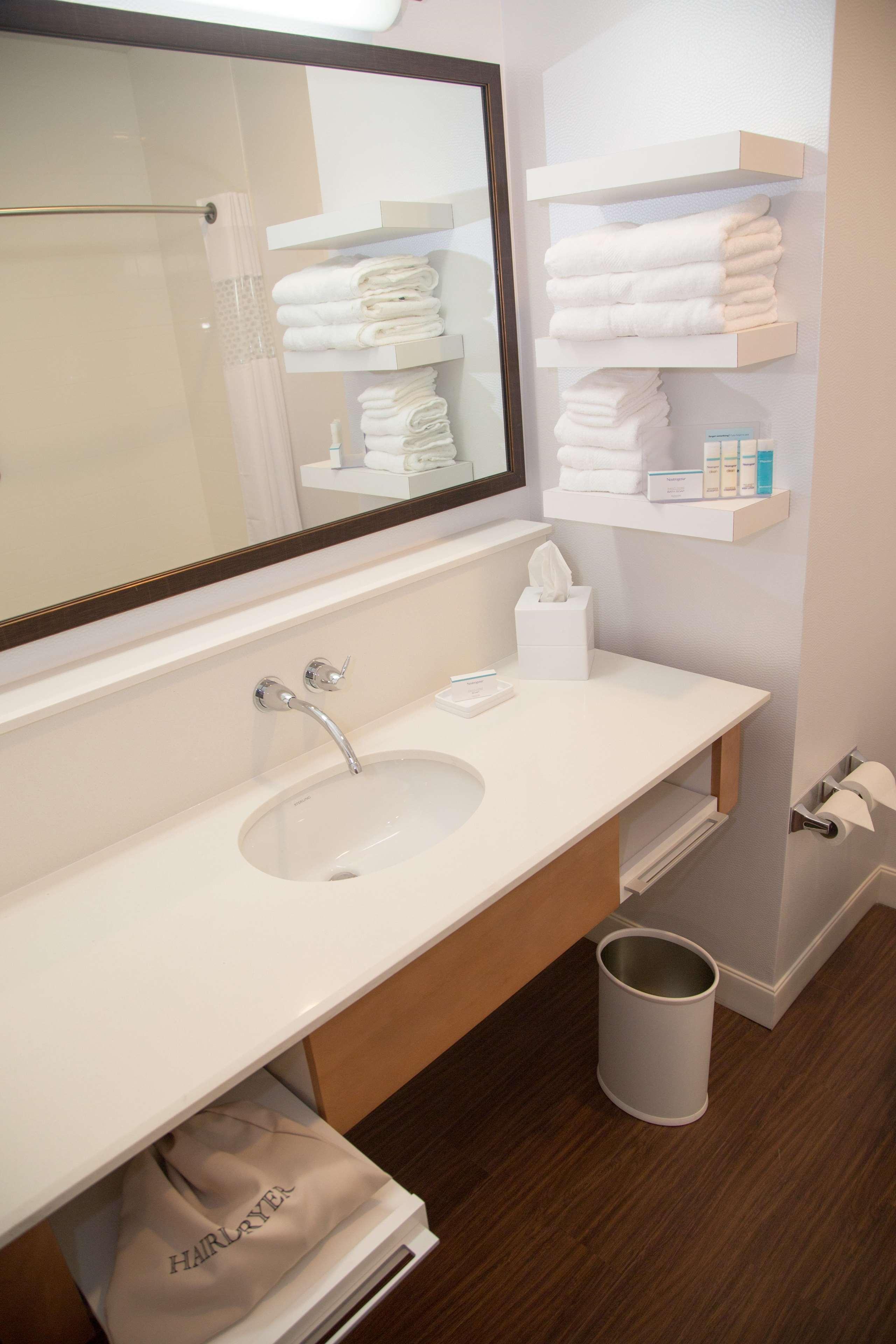 Twin Two Queen Beds Non Smoking