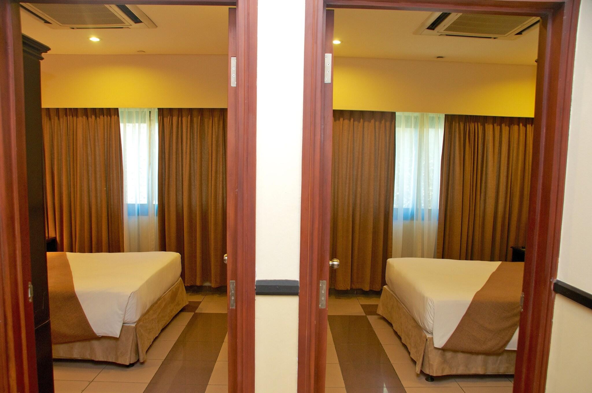 Family Room Two Queen Beds