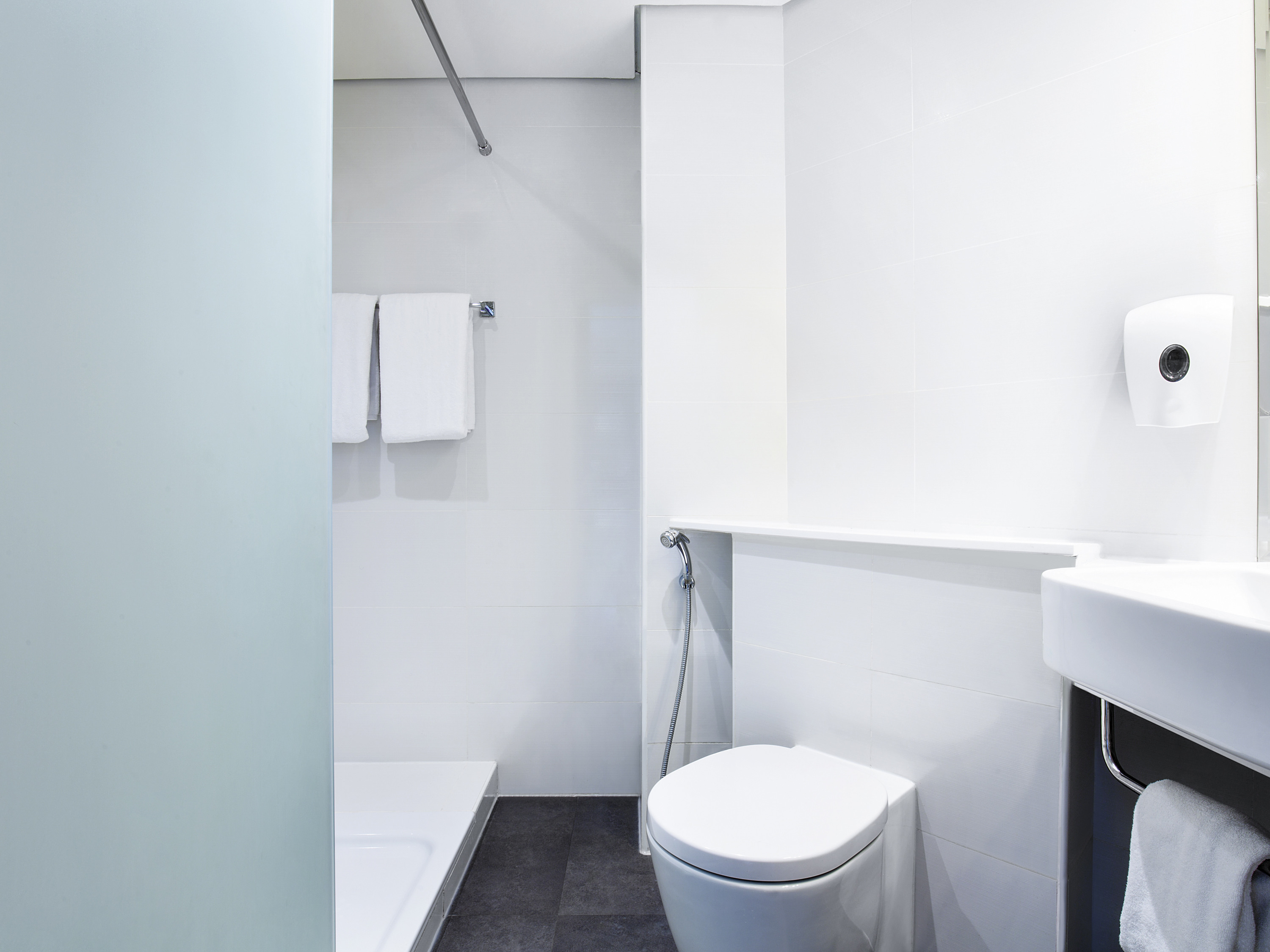 Double Classic Queen Bed